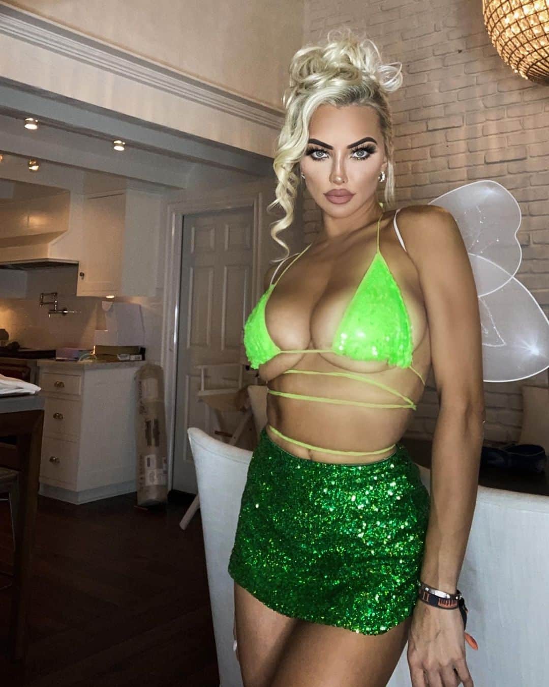 リンジー・ペラスさんのインスタグラム写真 - (リンジー・ペラスInstagram)「TINK ✨」10月31日 2時04分 - lindseypelas