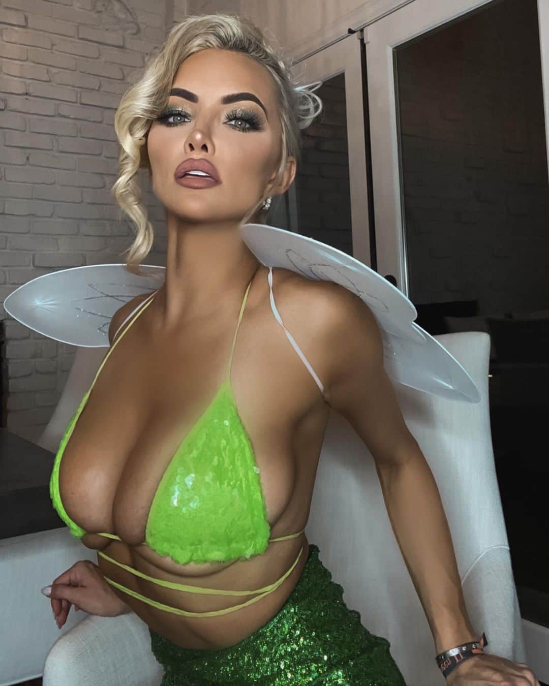リンジー・ペラスさんのインスタグラム写真 - (リンジー・ペラスInstagram)「TINK ✨」10月31日 2時04分 - lindseypelas