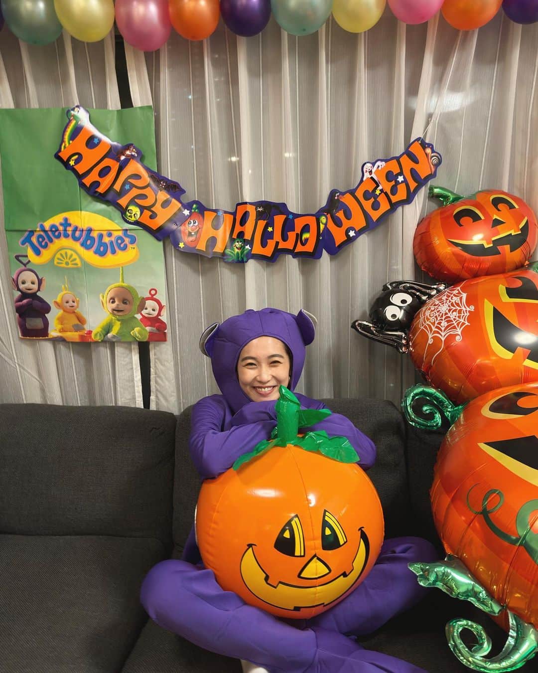 谷川りさこさんのインスタグラム写真 - (谷川りさこInstagram)「Happy Halloween 🎃  さあて、 この仮装はなんでしょう？笑笑  皆様素敵な ハロウィンを👻  #happyhalloween  #ハロウィン #halloween  #あそぼ」10月31日 15時53分 - risakoko