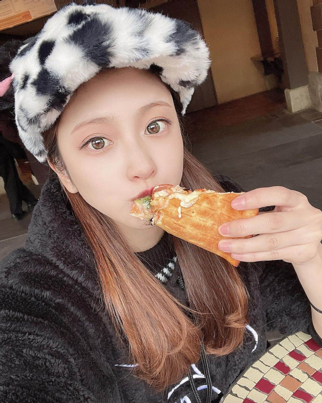 小澤美里さんのインスタグラム写真 - (小澤美里Instagram)「🍕 キャプテンフックスのピザがやはり好きだ👏🏻👏🏻👏🏻 ぺろりよ」10月31日 19時10分 - misatooozamisa