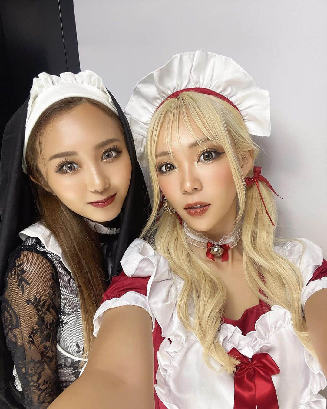 河部風花さんのインスタグラム写真 - (河部風花Instagram)「⁡ HappyHalloween🎃🦇🕸 ⁡ コスプレは仕事以外着てません。(笑) ⁡ みんなはコスプレした？🥺 ⁡ 私が小さい頃近所に ピンポンしてお菓子もらったこと無かったけど 今日は小学生がピンポンきて 「お菓子くれないとイタズラしちゃうぞ！」って言ってきて 今の子達はハロウィンやってるんだなぁと思ったんだけど みんなは昔やった？😳 ⁡ ちゃんとお菓子あったから良かったけど ピンポン来ること知ったから来年からはちゃんと用意しなくっちゃ🍬🍭🍫 ⁡ ⁡ #ハロウィン #ハロウィンコスプレ #コスプレ #お菓子 #nuts #ギャルママ #ギャル #2児のママ #姉ギャル」10月31日 19時15分 - fu_ka_0104