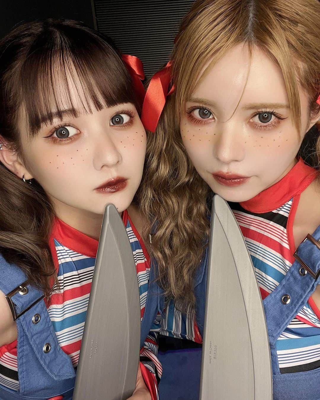 益若つばささんのインスタグラム写真 - (益若つばさInstagram)「おうちでチャッキー 姉妹ハロウィン🎃ルーズにしてみました！ @sugar_79 🔪🔪🔪🔪🖤 #halloween #halloweenmakeup #ハロウィン」10月31日 20時23分 - tsubasamasuwaka1013