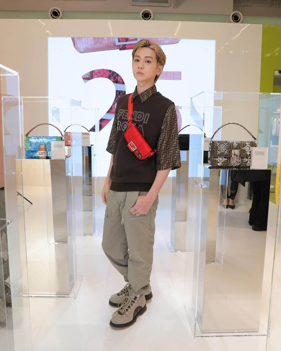 吉野北人さんのインスタグラム写真 - (吉野北人Instagram)「“FENDI BAGUETTE 25th ANNIVERSARY”POP-UP EVENT@THE ICEBERG  2022 年11月4日(金) ~ 23日(水)  #FENDI #FendiBaguette #fendicafe #forucafe #fendiofficial  @silviaventurinifendi @FENDI」11月1日 17時28分 - hokuto.yoshino.16_official