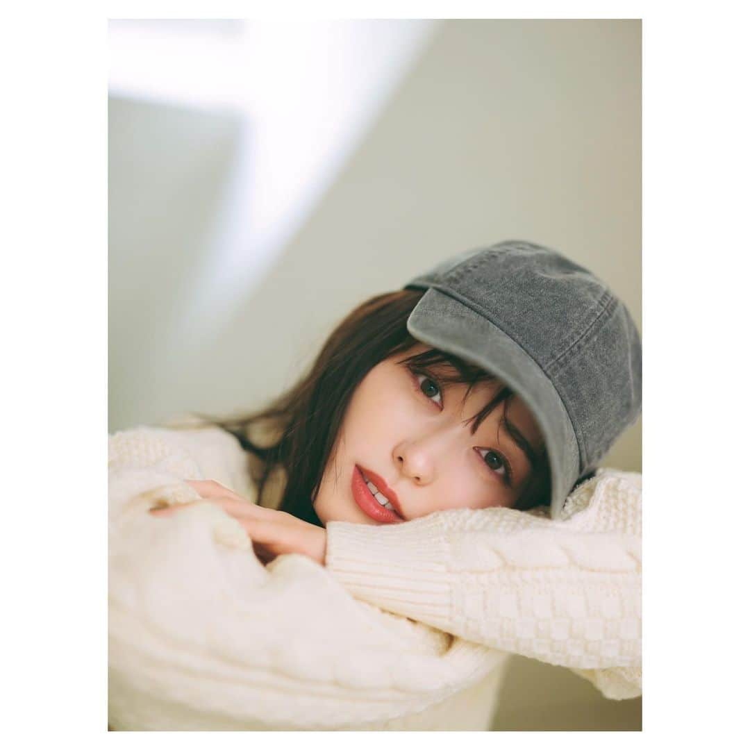 福原遥さんのインスタグラム写真 - (福原遥Instagram)「. 念願の「#MORE」 初表紙をさせていただきました☺︎ 撮影中もスタッフの皆様が凄く温かくて優しい方ばかりで、夢の様な楽しい1日を過ごさせていただきました♡ またお会いできるよう頑張りたいです！  特集ページの 『冬の“白”に染まりたい、5つの理由』 にも出させて頂いてます！ どのコーディネートも可愛すぎて、白好きな私は終始大興奮でした♡笑 洋服を選んでる時って本当に楽しいですよね！ 今年も沢山の冬コーデを楽しんでください✨ 「MORE」2022年12月号／#集英社 撮影／#柴田フミコ さん」11月1日 20時53分 - haruka.f.official