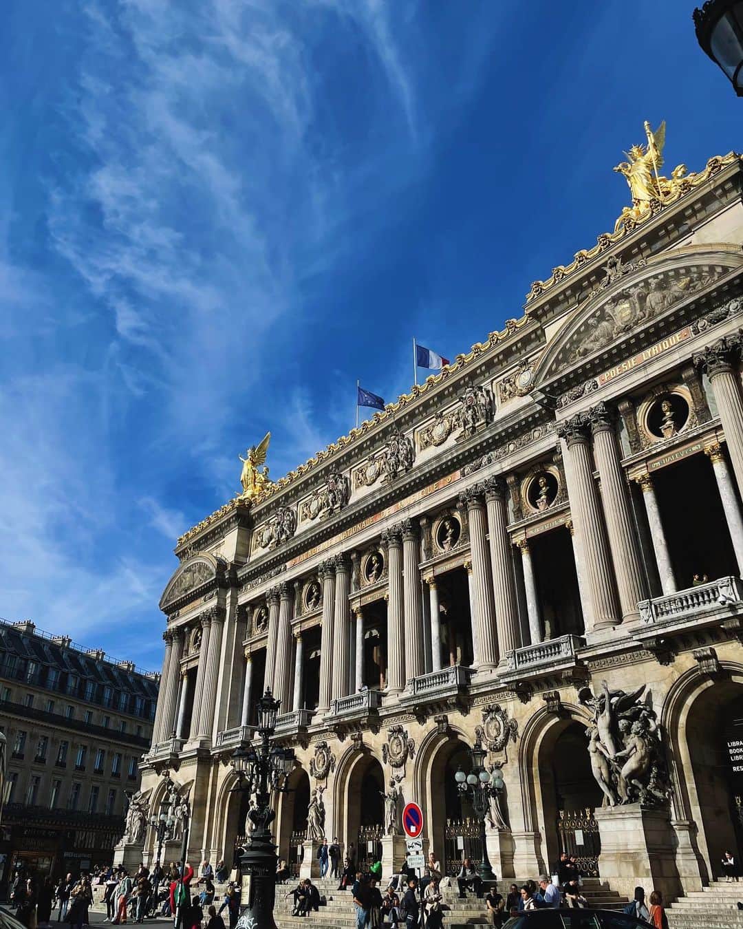 新井貴子さんのインスタグラム写真 - (新井貴子Instagram)「久しぶりのParis🇫🇷  パリの空気を感じると、いつも身が引き締まり緊張感もより強まっていたけど、今となってはその感覚を楽しめるようになっている。  毎年パリに行って仕事をさせていただくたびにその成長を感じることができる。 ここで得た刺激を更に自分の成長へ繋げます。  ※最終日に食べたタルトタタンが一番気合い入ってました🦦🍎」11月1日 21時31分 - kikoarai