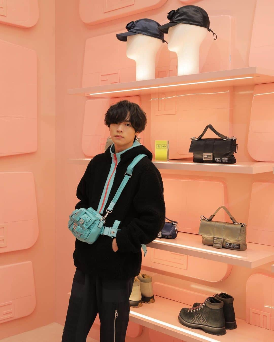 川村壱馬さんのインスタグラム写真 - (川村壱馬Instagram)「“FENDI BAGUETTE 25th ANNIVERSARY”POP-UP EVENT  @fendi  @silviaventurinifendi  #FENDI #FendiBaguette #Fendicafe #Forucafe #Fendiofficial」11月1日 22時14分 - rmpg_kazuma_kawamura