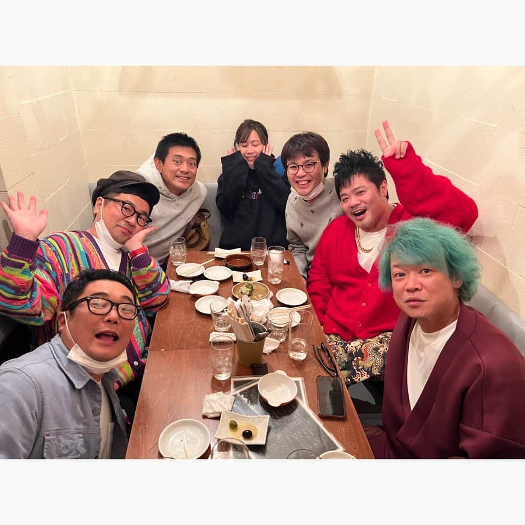 佐田正樹さんのインスタグラム写真 - (佐田正樹Instagram)「打ち上げ込みの番組‼︎  華丸の「先生！染まりんしゃったね…。」  今日も今日とて朝から今まで楽しかったばい‼︎  番組見らんとくらさるーぜ‼︎  #福岡吉本 #大家志津香」11月1日 23時57分 - satakisama