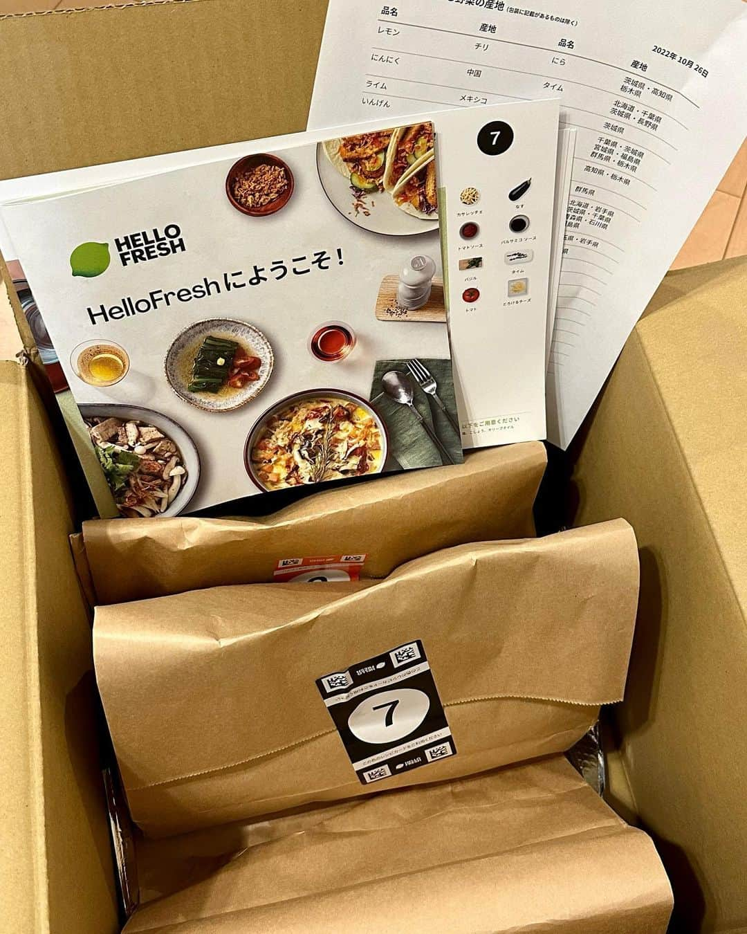 サキ吉さんのインスタグラム写真 - (サキ吉Instagram)「ドイツ発のミールキット宅配サービス、HelloFreshを試してみました👩‍🍳🍳  @hellofreshjapan ． 子どもが生まれてから食材買い出しに行くのも大変になって💦 自分で選んだメニューに必要な分だけ食材が届くのが最高すぎる🥹💕 使い切り分だから余らせてフードロスになっちゃうことも無いし、わかりやすいレシピに沿って作るだけだからとにかく簡単だった❤️ ． 今回私のフォロワーさんのためにクーポンコードを用意して貰えました👌✨ クーポンコード: SAKIKICHI -クーポンコード入力もしくはストーリーのリンクよりご注文で 初回注文最初の1箱65%OFF!2・3箱めは30%OFF!!! ぜひ使ってみてね🥰 ． ． ． #HelloFresh #ハローフレッシュ #ハロフレ #ミールキット #おうちごはん #宅配サービス #世界の料理  #11月のハロフレ #PR」11月2日 17時07分 - sakikichi1201