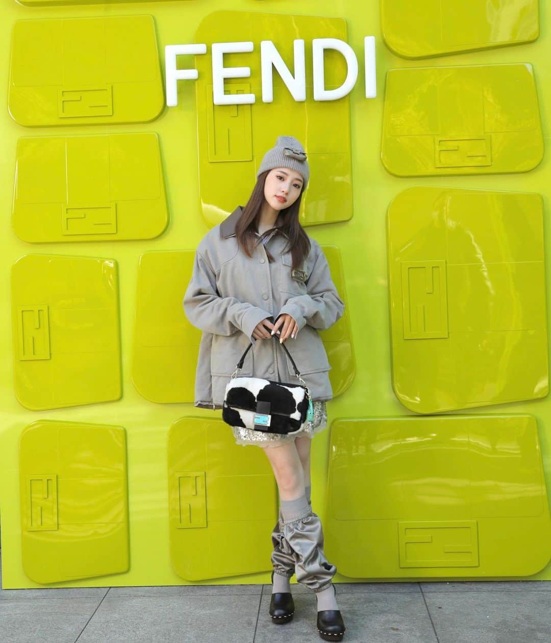 中町綾さんのインスタグラム写真 - (中町綾Instagram)「FENDI25周年おめでとうございます🍰💗 原宿で開催されるPOP UPに行ってきました！ 店内とっても可愛かった🥰  #FENDI #FendiBaguette #fendicafe #forucafe @fendi」11月2日 18時31分 - ayanakamachi