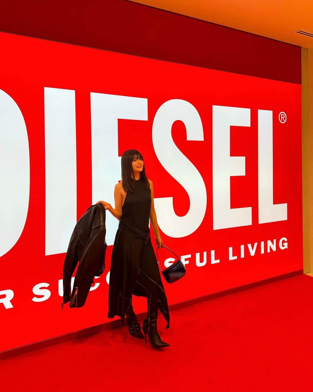 景井ひなさんのインスタグラム写真 - (景井ひなInstagram)「_ 先日、DIESELのレセプションパーティへ 普段の私とは違う装いでお邪魔してきました🪡❤️‍🔥 そわちゃんが撮ってくれてた4.5枚目の写真お気に入り。  . #dieselfw22  #dieselginza」11月2日 20時08分 - kagei_hina