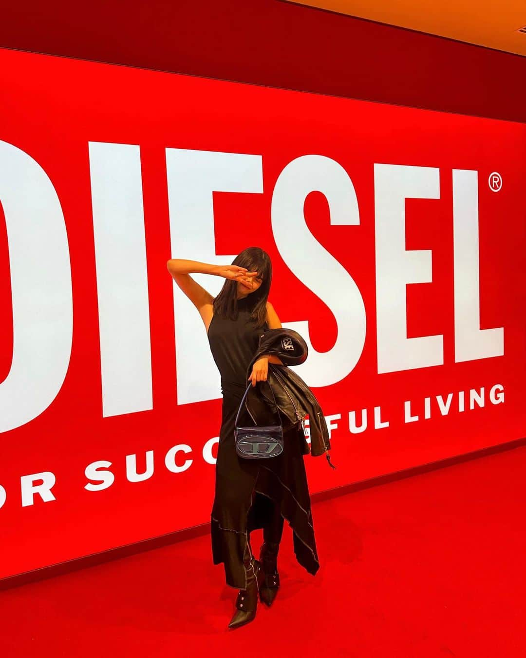 景井ひなさんのインスタグラム写真 - (景井ひなInstagram)「_ 先日、DIESELのレセプションパーティへ 普段の私とは違う装いでお邪魔してきました🪡❤️‍🔥 そわちゃんが撮ってくれてた4.5枚目の写真お気に入り。  . #dieselfw22  #dieselginza」11月2日 20時08分 - kagei_hina