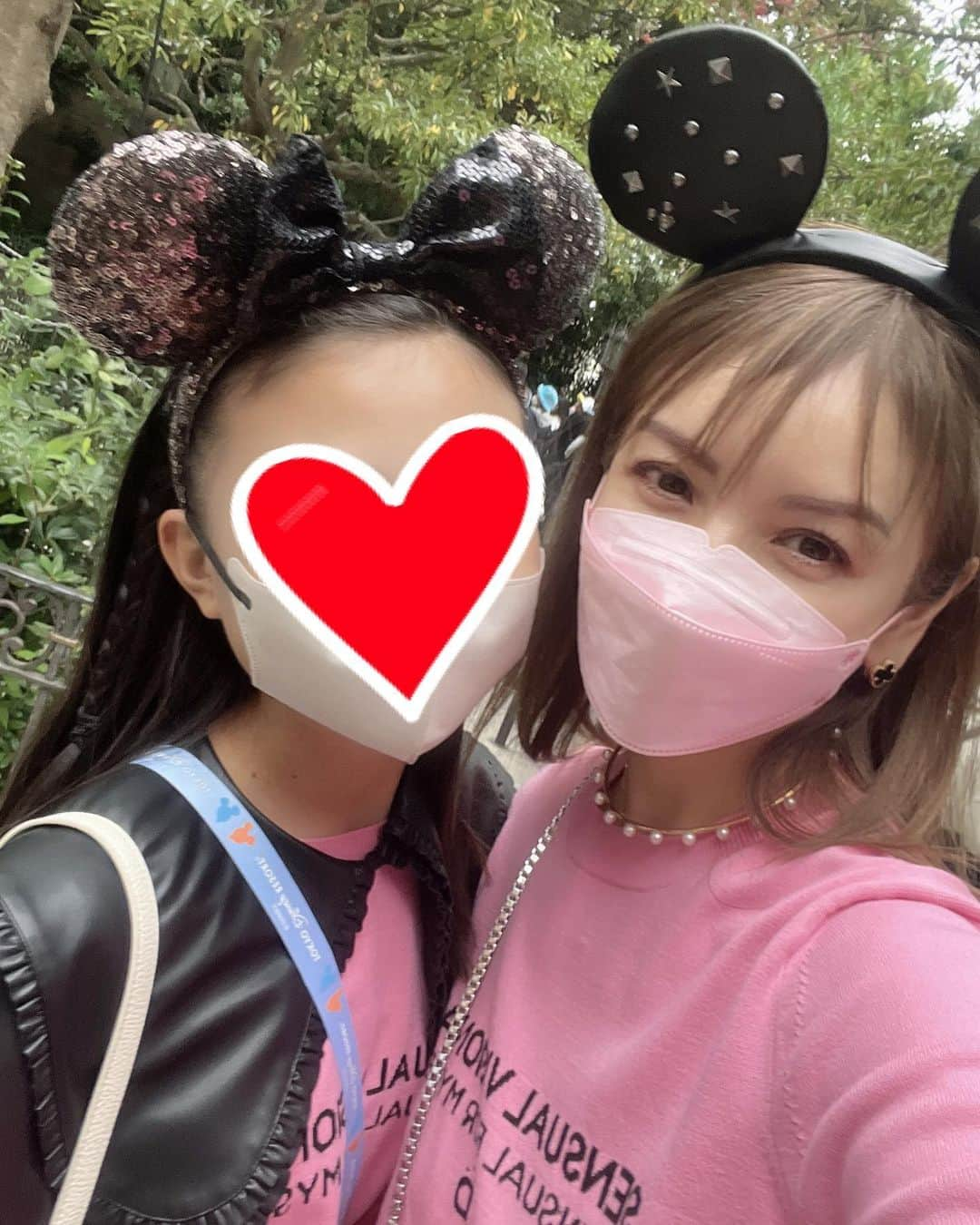 美香さんのインスタグラム写真 - (美香Instagram)「久しぶりのディズニーシー💗 @k.k.nagata の 娘ちゃん　@coco_tomato_official  と親子コーデ！  お母さん連れてきてくれて本当に本当にありがとう。俺楽しーっ‼️と 眉毛までさげて全力ののありがとうを息子が何回も言ってくれたので、今日ぐらい触ってもいいかなと手を握ったら秒でなかったことにされました🤣 ママかなしみ！！笑  わたしのお洋服はニット、パンツ、ブーツ @doublestandard_official  バッグ　@pierrehardy」11月2日 20時20分 - mikaofficial99