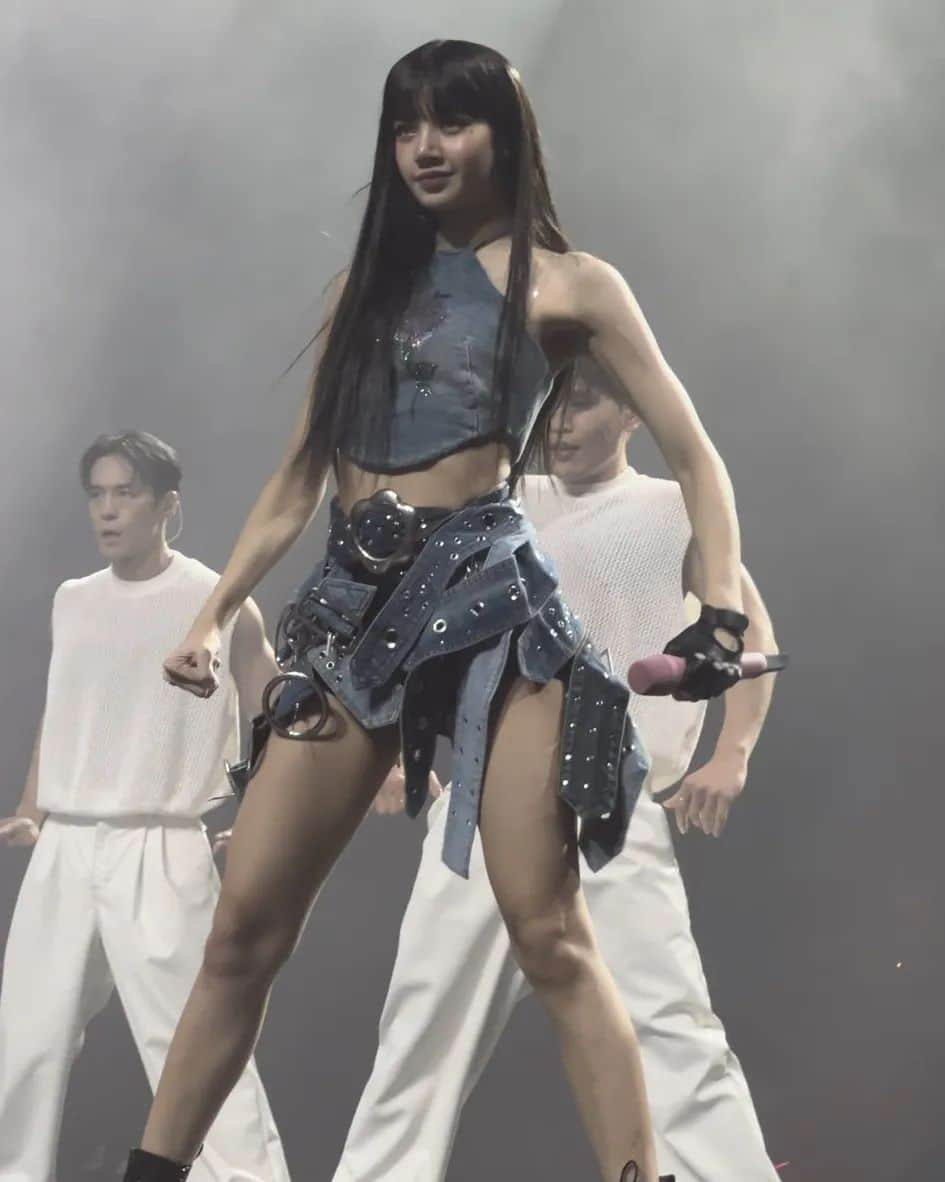 リサさんのインスタグラム写真 - (リサInstagram)「Blackpink Bornpink World Tour — ATLANTA Day 1   ctto: . . . #LISA #LALISA #리사 #블랙핑크 #BLACKPINK #LALISAMANOBAN #LALISAMANOBAL #blackpinklisa #lisablackpink」11月3日 19時06分 - lisa.blackpink