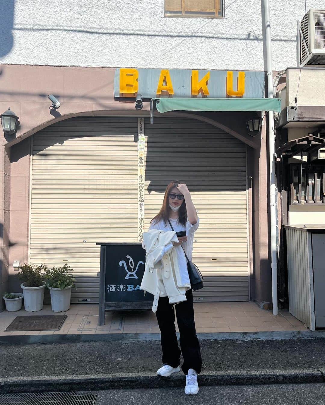 井手上漠さんのインスタグラム写真 - (井手上漠Instagram)「お寺にお参りしてきた日。 BAKUってお店があって大興奮だった。笑  ps.海の絵を描いた）」11月3日 19時40分 - baaaakuuuu