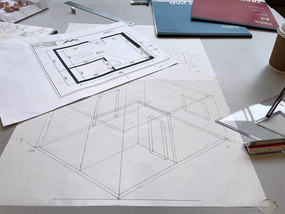 光宗薫さんのインスタグラム写真 - (光宗薫Instagram)「イギリス紀行 横ver🐈‍⬛ 　 ualで受けた建物を描く授業が予想以上に建築学寄りで、 謎に三角スケールの使い方を会得できました」11月3日 20時36分 - mtmnkor