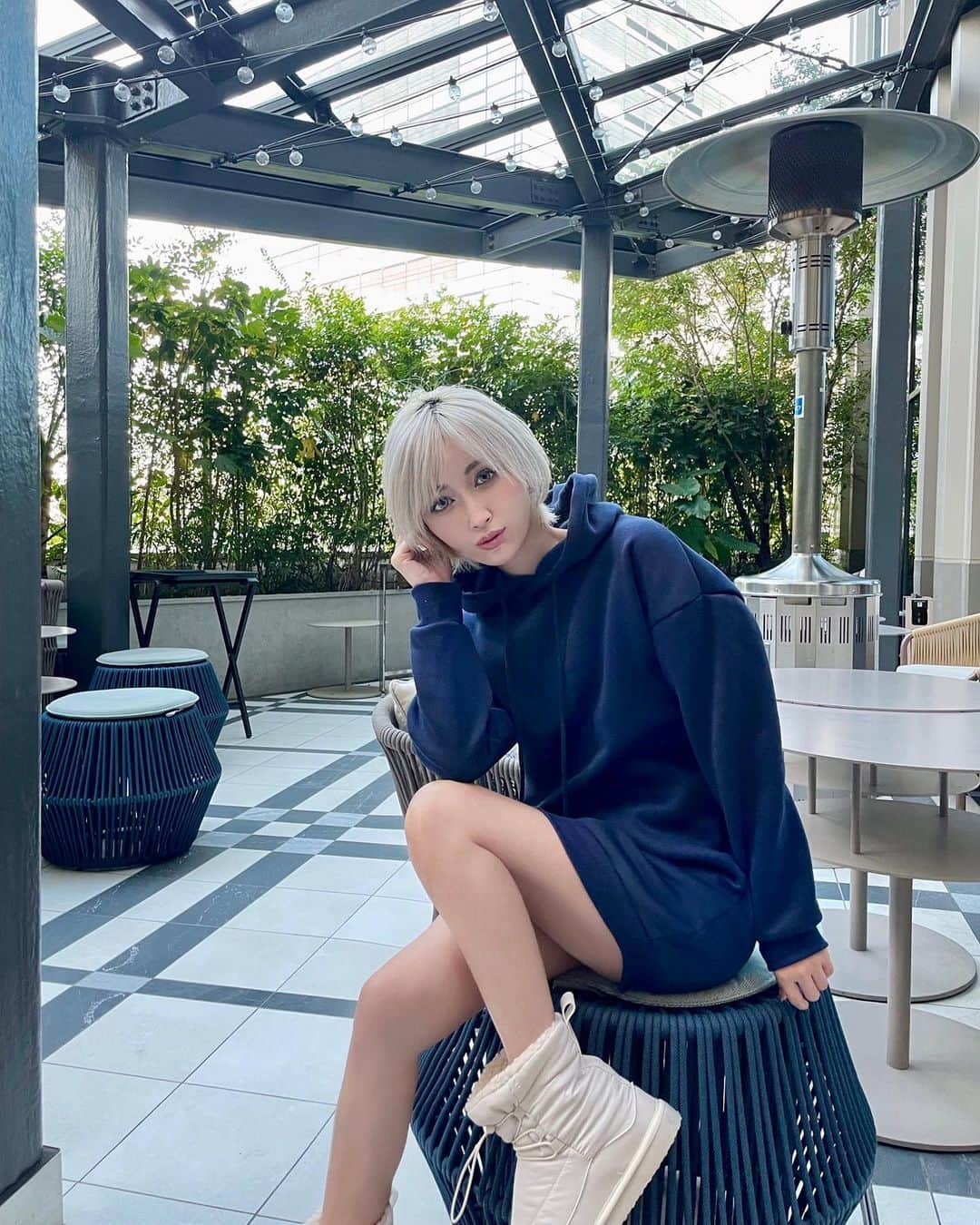 美咲あいりさんのインスタグラム写真 - (美咲あいりInstagram)「_ 𝐒𝐇𝐄𝐈𝐍 𝟏𝟏.𝟏𝟏 𝐒𝐚𝐥𝐞 𝐢𝐬 𝐤𝐢𝐜𝐤𝐢𝐧𝐠 𝐨𝐟𝐟 ! @sheinofficial @shein_japan  ⁡ ⁡ ⁡ coordinate1 ▫️Notch Neck Crop Tee & Split Thigh Skirt 　　11315157 ▫️zip front hobo bag 　　11555315 ⁡ coordinate2 ▫️Solid Drawstring Drop Shoulder Hoodie 　　11431652 ▫️Fuzzy Drawstring Padded Warm Booties 　　11422005 ⁡ ⁡ ⁡ COUPON CODO 【 SGFairi 】 ⁡ ⁡ 1～5999円まではSALE価格より15%OFF 6000円以上は20%OFF🤍 ⁡ #SHEIN #SHEINforall #OOTD #SHEIN1111sale #SHEINgoodfinds」11月4日 15時28分 - misakiairi