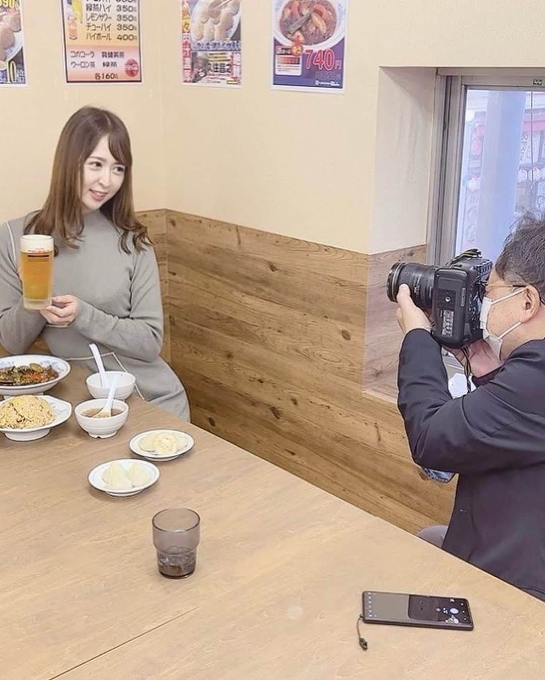 奥村美香さんのインスタグラム写真 - (奥村美香Instagram)「今日発売されてる新聞夕刊フジ見てね💗 11/4金曜日はお酒を楽しむ🥂🍻  夕刊フジから小籠包が発売されました✨ 提携している浅草店の福しんさんに取材に行きました🤓✨  めちゃくちゃ美味しかった✨ おススメ✨  #お酒  #夕刊フジ　#お酒好きな人と繋がりたい　＃新聞　＃ビール　#小籠包　#中華 #中華好きな人と繋がりたい」11月4日 16時59分 - okumura.mika