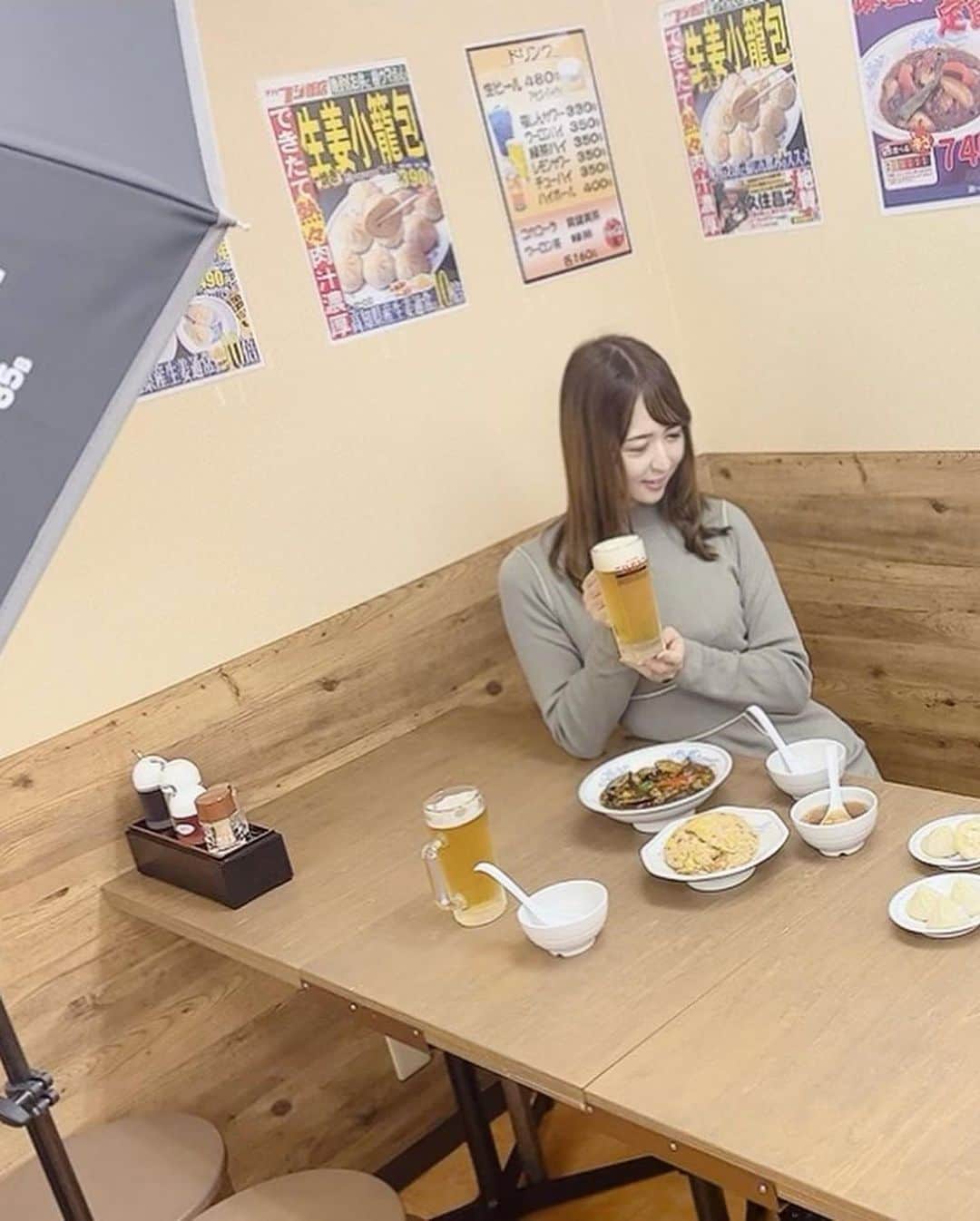 奥村美香さんのインスタグラム写真 - (奥村美香Instagram)「今日発売されてる新聞夕刊フジ見てね💗 11/4金曜日はお酒を楽しむ🥂🍻  夕刊フジから小籠包が発売されました✨ 提携している浅草店の福しんさんに取材に行きました🤓✨  めちゃくちゃ美味しかった✨ おススメ✨  #お酒  #夕刊フジ　#お酒好きな人と繋がりたい　＃新聞　＃ビール　#小籠包　#中華 #中華好きな人と繋がりたい」11月4日 16時59分 - okumura.mika