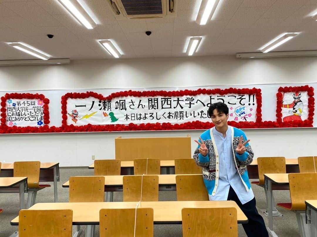 一ノ瀬颯さんのインスタグラム写真 - (一ノ瀬颯Instagram)「. . 【関西大学 統一学園祭】 . . 「関西大学 統一学園祭 一ノ瀬颯トークショー」 . ありがとうございました！！ . . 関西大学大学昇格100周年の記念すべき年に呼んでいただけて、とても光栄でした！☺️ . 本当にあっという間に終わってしまいましたが、MCのおふたりをはじめとする実行委員のみなさんと、会場のみなさんがたくさん盛り上げて下さったおかげで、とても楽しい時間が過ごせました‪‪！ありがとう‪‪☺︎‬ . 即興とかむちゃぶりとか、その場で生まれるものが新鮮で大好きなので、MCのおふたりを振り回しまくってしまいましたが…許してちょ🥺笑 . 今日も今日とて本当に楽しかったです！ 最高の思い出をありがとー！ . . 明日も楽しい時間を過ごしましょ〜！ . . . #関西大学 #統一学園祭 #大阪ノ瀬颯 #一ノ瀬颯」11月4日 22時03分 - hayate_ichinose_official