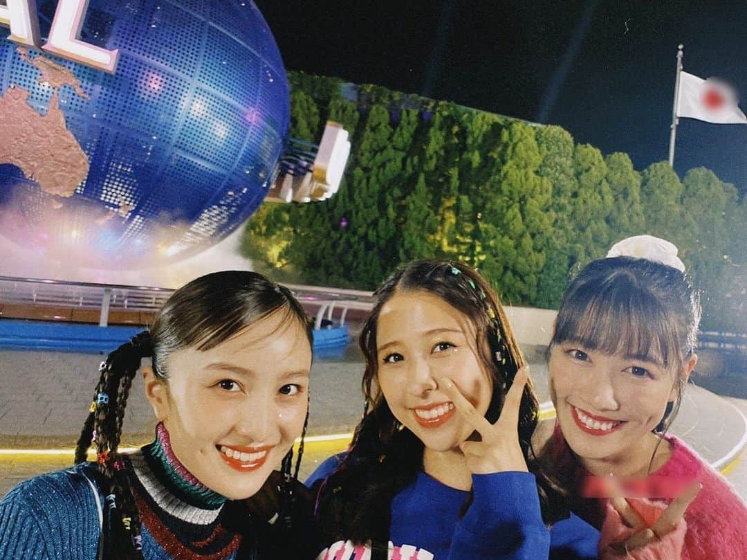 玉井詩織さんのインスタグラム写真 - (玉井詩織Instagram)「. 💗❤️💛💜 2枚目📸 @ayaka_sasaki_official  #rakutentravel  #universalstudiosjapan  #オフショット」11月4日 23時39分 - shioritamai_official