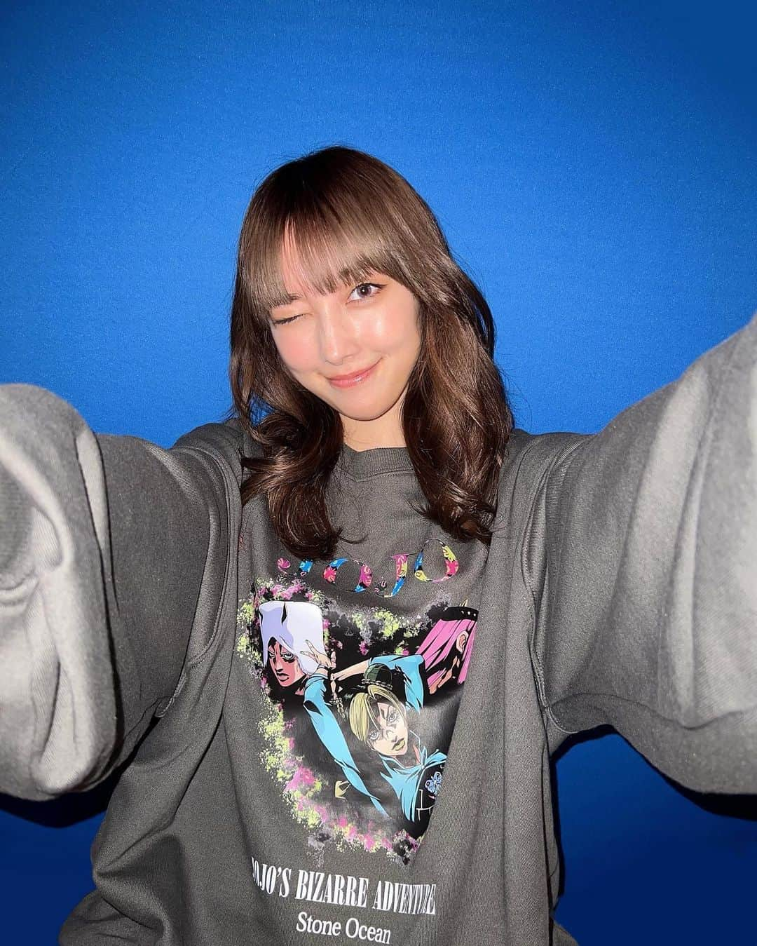 amiさんのインスタグラム写真 - (amiInstagram)「jouetie × jojo最高すぎない？ プルオーバーかわいすぎてずっと着てる🦋🧵 まじかわいい、、まじで、、、まじかわいい。まじで。  っていうか最近メイク変えたの気づいた人とかいる？ 徐倫になりたすぎて下まつげギャンギャンにマスカラして、目の下シャドウで囲んでんの🤭   #jouetie #jojo #pr」11月5日 1時13分 - amidesudoumo