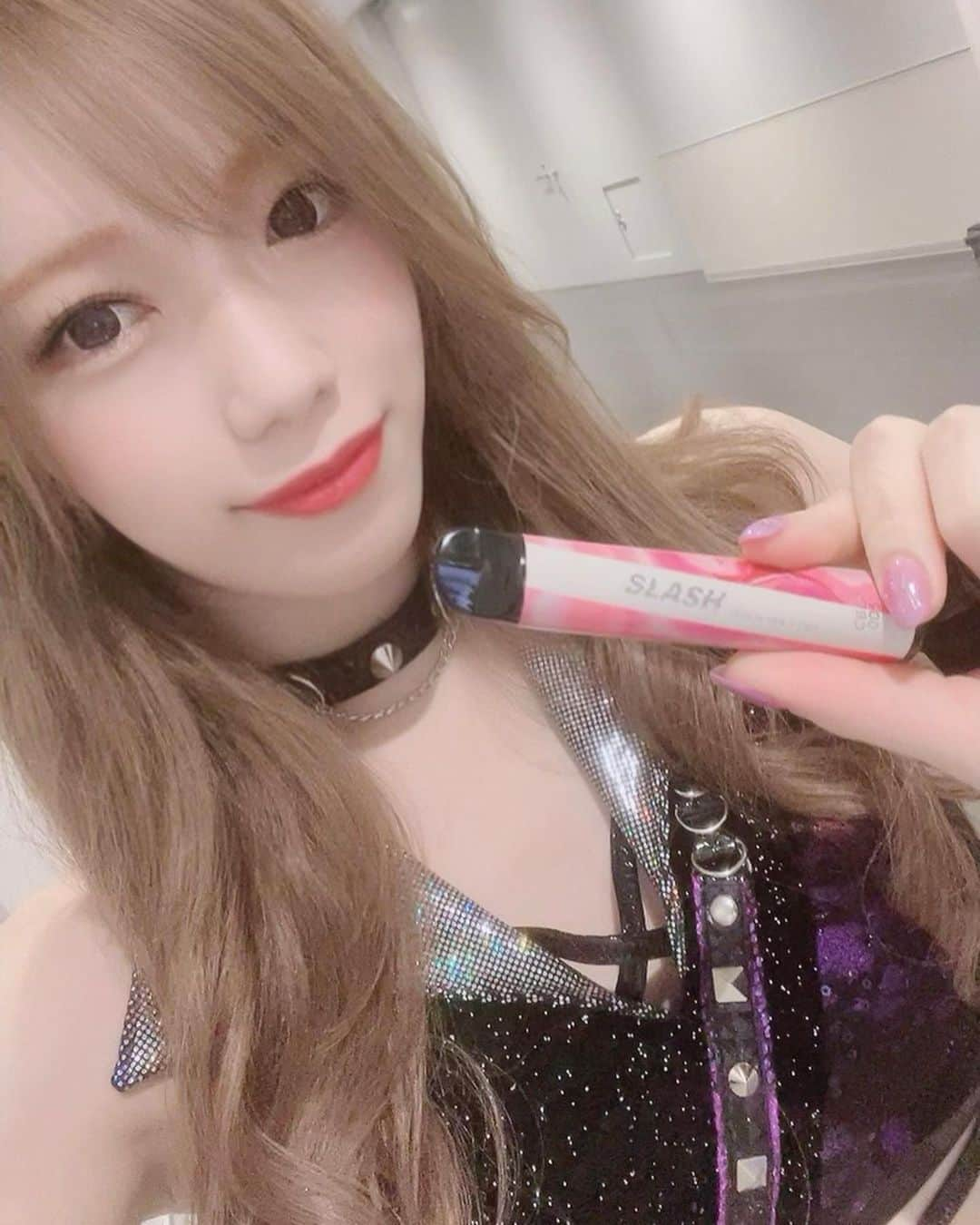 鹿島沙希さんのインスタグラム写真 - (鹿島沙希Instagram)「愛用中のSLASH(@slash_vape_official )から CBDフレーバー出たから PEACHTEA味を早速GET✌️❤️ 安定の美味さ(⊃^-^)⊃ ・ ・ #slash #slashtime  #スラッシュ #シーシャ #ベイプ #シーシャ女子 #チル」11月5日 16時50分 - kashima_saki_1