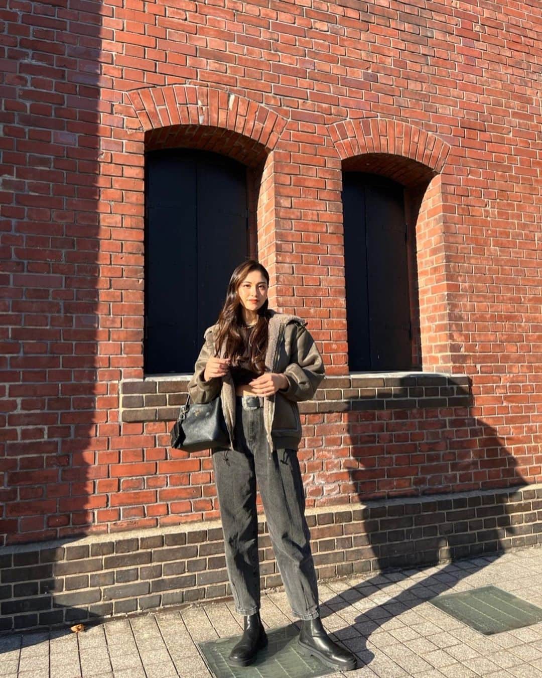 モラレスしれなさんのインスタグラム写真 - (モラレスしれなInstagram)「． 家族4人が初めて東京で揃って リフレッシュした3日間〜🤍🦢🌳  アウターは @shaggie_official の ボアムートンジャケット 形綺麗やしどんな服にも合わせやすい色やし暖かくて最強 🌎🐬💙🌐  #shaggie #shaggie_ootd」11月5日 20時17分 - keinarosario