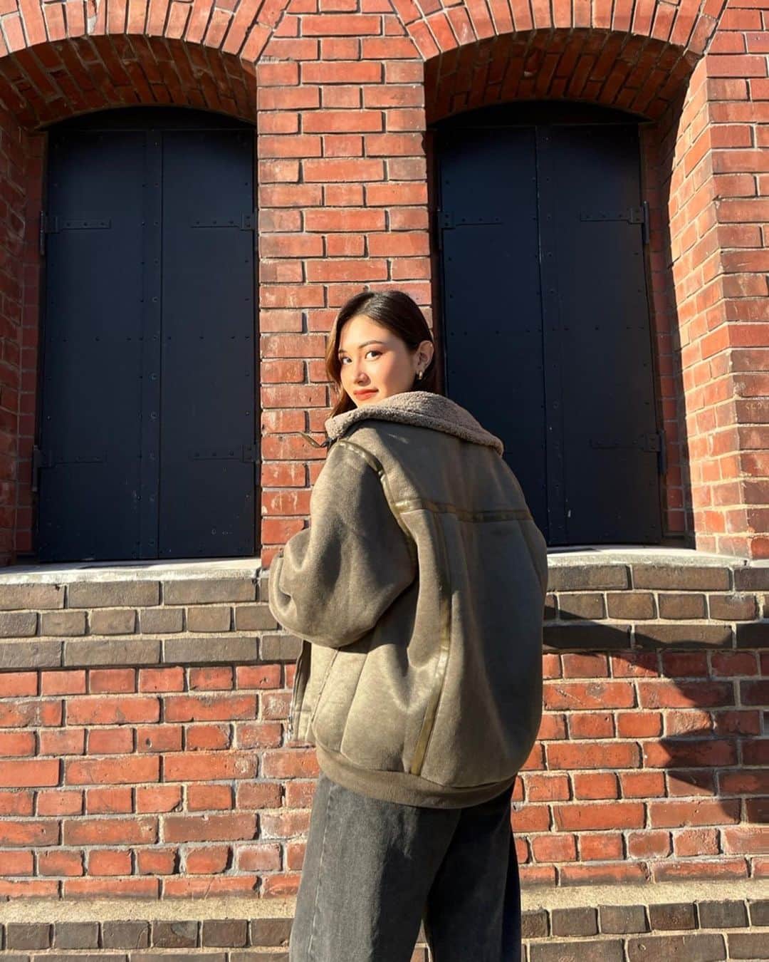 モラレスしれなさんのインスタグラム写真 - (モラレスしれなInstagram)「． 家族4人が初めて東京で揃って リフレッシュした3日間〜🤍🦢🌳  アウターは @shaggie_official の ボアムートンジャケット 形綺麗やしどんな服にも合わせやすい色やし暖かくて最強 🌎🐬💙🌐  #shaggie #shaggie_ootd」11月5日 20時17分 - keinarosario