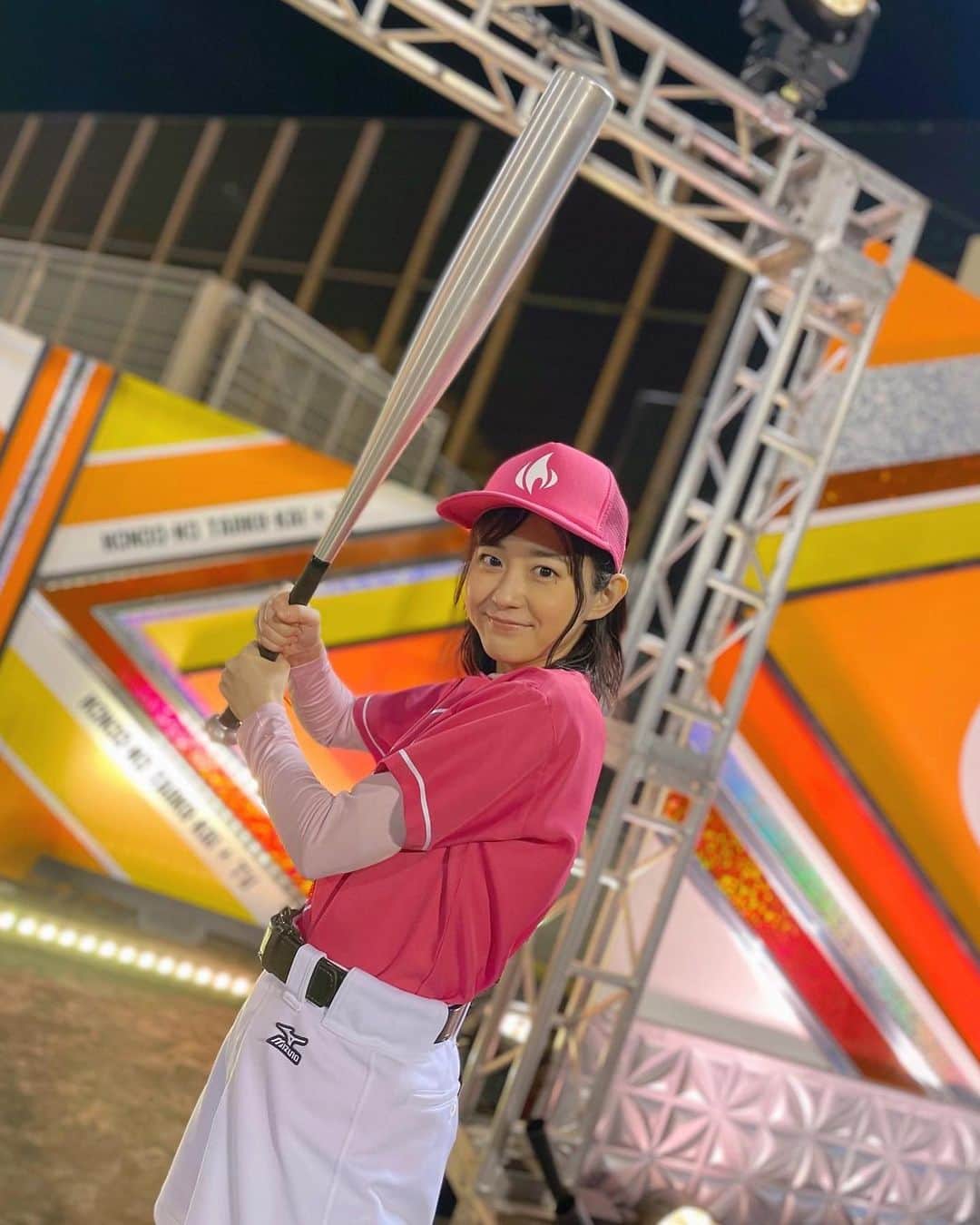 若林有子さんのインスタグラム写真 - (若林有子Instagram)「「炎の体育会TV」生放送でお送りしました！  寒さを忘れるくらいの熱気で大盛り上がりでした🔥 皆さんかっこよかったー！！生で見るとより圧巻でした！  野球企画だったので、私も衣装でユニフォームを着ましたよ〜⚾️ ポーズ指導は実況を担当していた小笠原先輩。 意外と様に…なってる…？？！  #炎の体育会TV #体育会TV #野球 #ユニフォーム」11月5日 22時16分 - wakabayashiyuko_