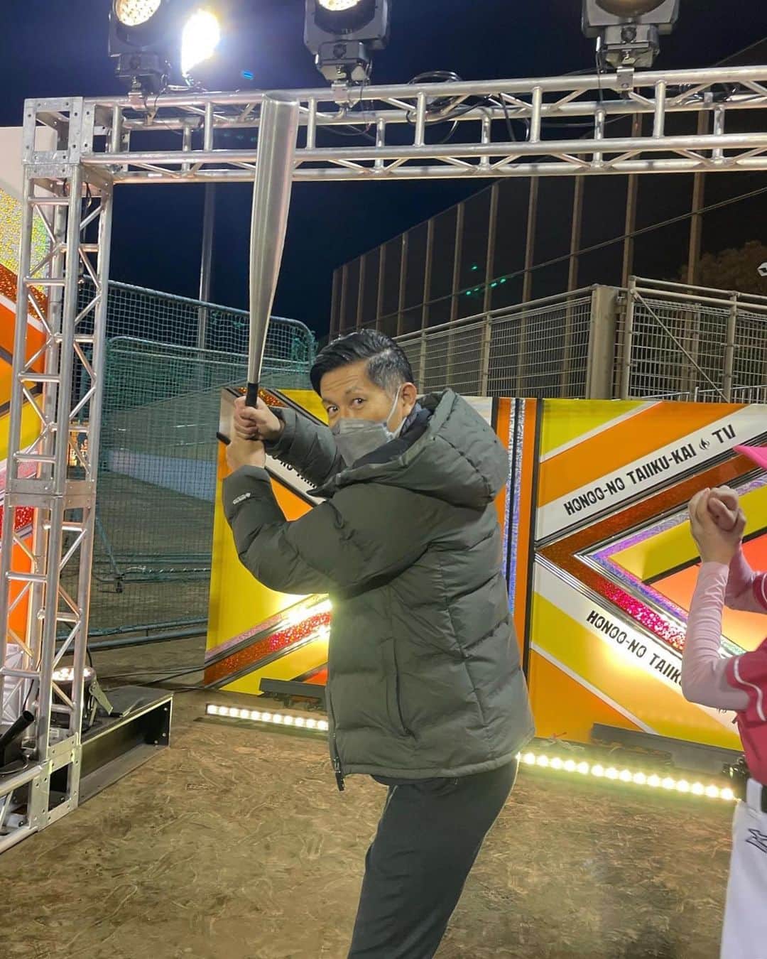 若林有子さんのインスタグラム写真 - (若林有子Instagram)「「炎の体育会TV」生放送でお送りしました！  寒さを忘れるくらいの熱気で大盛り上がりでした🔥 皆さんかっこよかったー！！生で見るとより圧巻でした！  野球企画だったので、私も衣装でユニフォームを着ましたよ〜⚾️ ポーズ指導は実況を担当していた小笠原先輩。 意外と様に…なってる…？？！  #炎の体育会TV #体育会TV #野球 #ユニフォーム」11月5日 22時16分 - wakabayashiyuko_