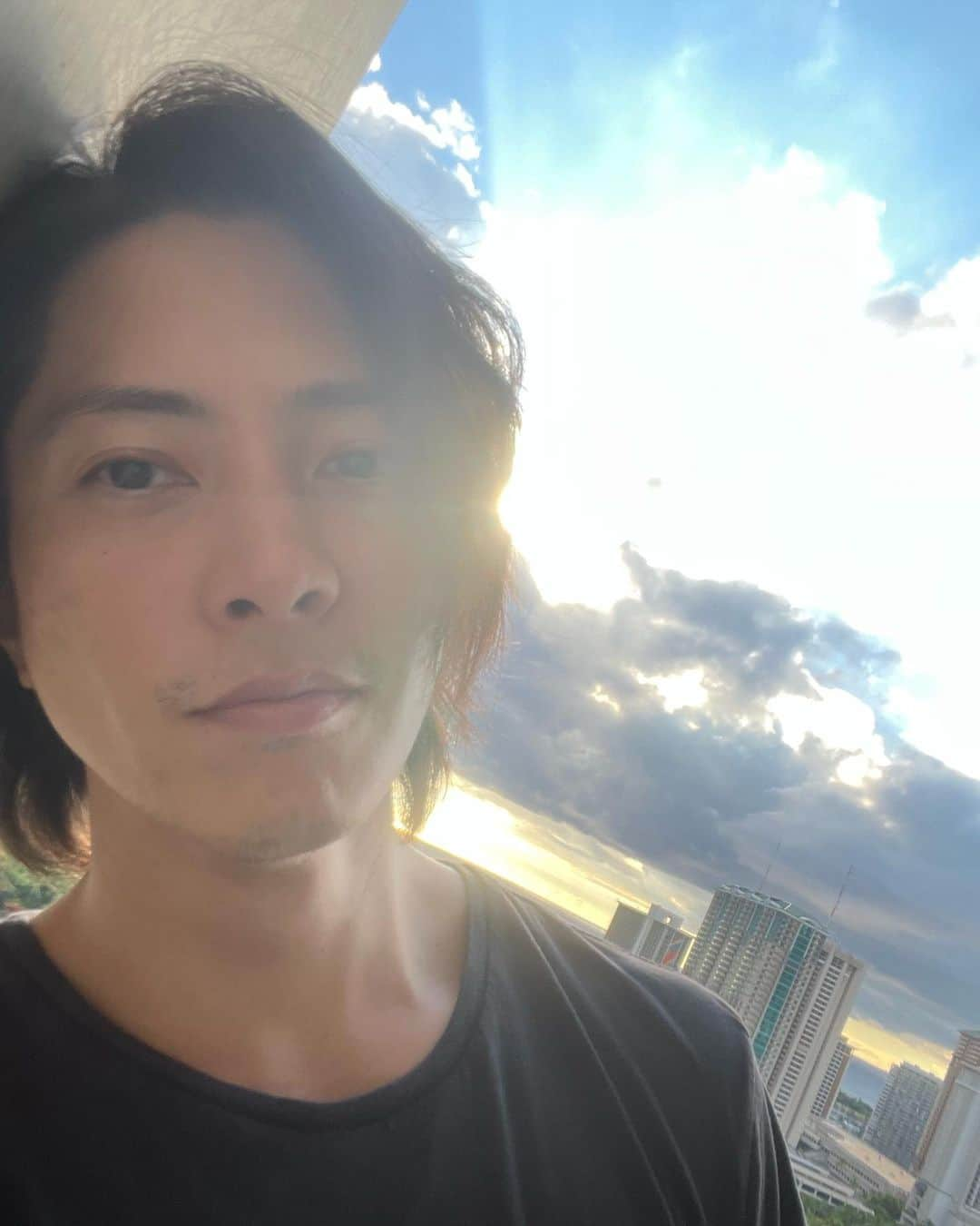 山下智久さんのインスタグラム写真 - (山下智久Instagram)「朝のスムージーからの昼寝が最高に贅沢で幸せでした。🕶  I had a smoothie in the morning. Then I took a nap and it was great as you know.lol  我喜欢睡午觉🕶  #昼寝 #スムージー」11月6日 11時45分 - tomo.y9