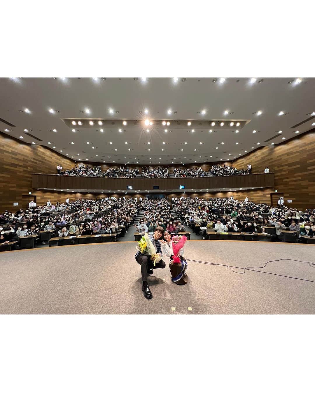 Nagomi（なごみ）さんのインスタグラム写真 - (Nagomi（なごみ）Instagram)「.  関西大学の学園祭トークショーありがとうございました🌼  沢山の方に来ていただけて 会場でみんなと一緒にお話ししたり TikTok撮ったりほんまに幸せでした🥲🤍  実行委員の皆さん本当にありがとうございました！！」11月6日 20時41分 - __nagomi32__