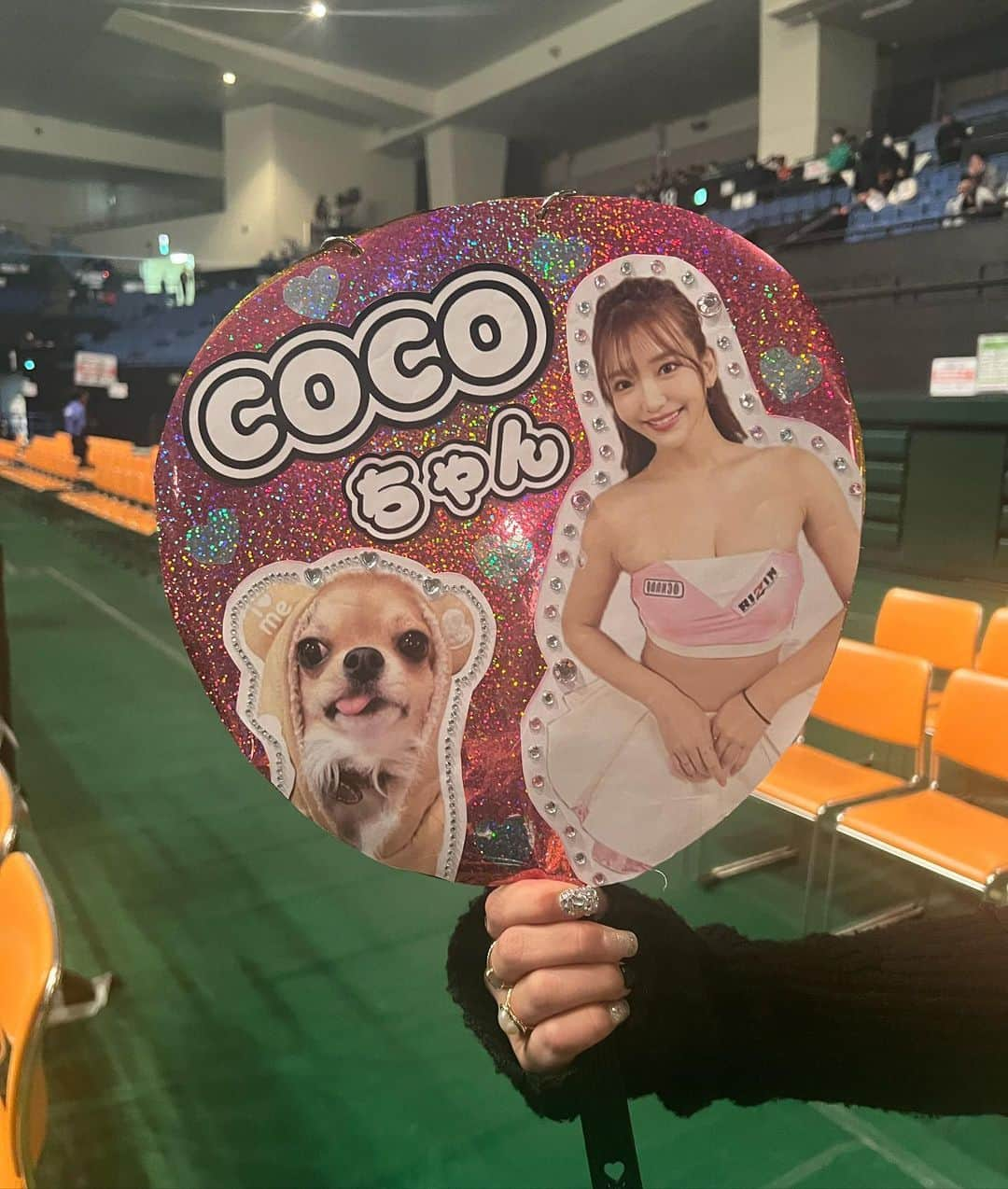 COCOさんのインスタグラム写真 - (COCOInstagram)「#RIZINLANDMARK4 in NAGOYA💖 ケージリングでの試合は新鮮で、最高に楽しかった！ 白熱した戦いの連続でしたね🫣❤️‍🔥  女の子がうちわ手作りで作って応援にきてくれてて 嬉しかったな👼✨  次回はもう年末のRIZINですね…😌♡  #RIZIN #rizinガール #ランドマーク #愛知県 #名古屋 #格闘技 #総合格闘技 #boxing #roundgirl #ラウンドガール #burlesquetokyo」11月6日 20時44分 - coco_coco000