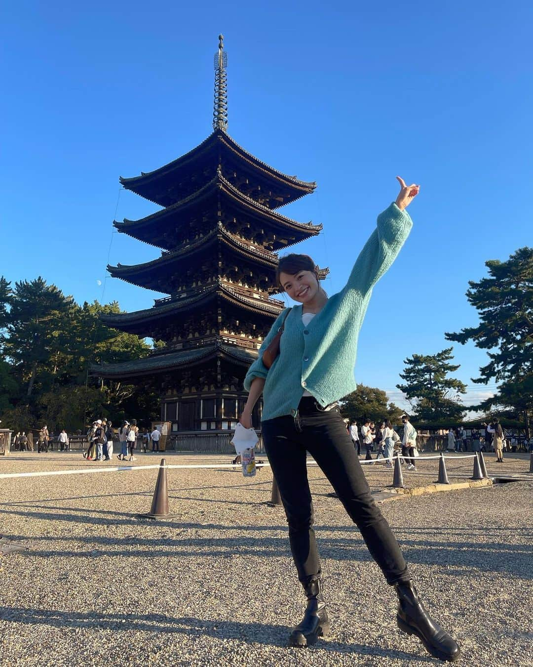 中谷萌さんのインスタグラム写真 - (中谷萌Instagram)「Family👦🏻🇬🇧🇯🇵🧡  従兄弟のジェイムスくんが仕事で🧑‍🔬日本に帰ってきていたので、休みをとって帰省していました☺️  普段、なかなか英語を話す機会がないので、久々の英語、頭使ったぁああ！（いってもそんな話せてないと思うけど🙄）  優しくて、楽しい、私たちのお兄ちゃん👦🏻🌸」11月6日 21時18分 - n_moepi_fbs