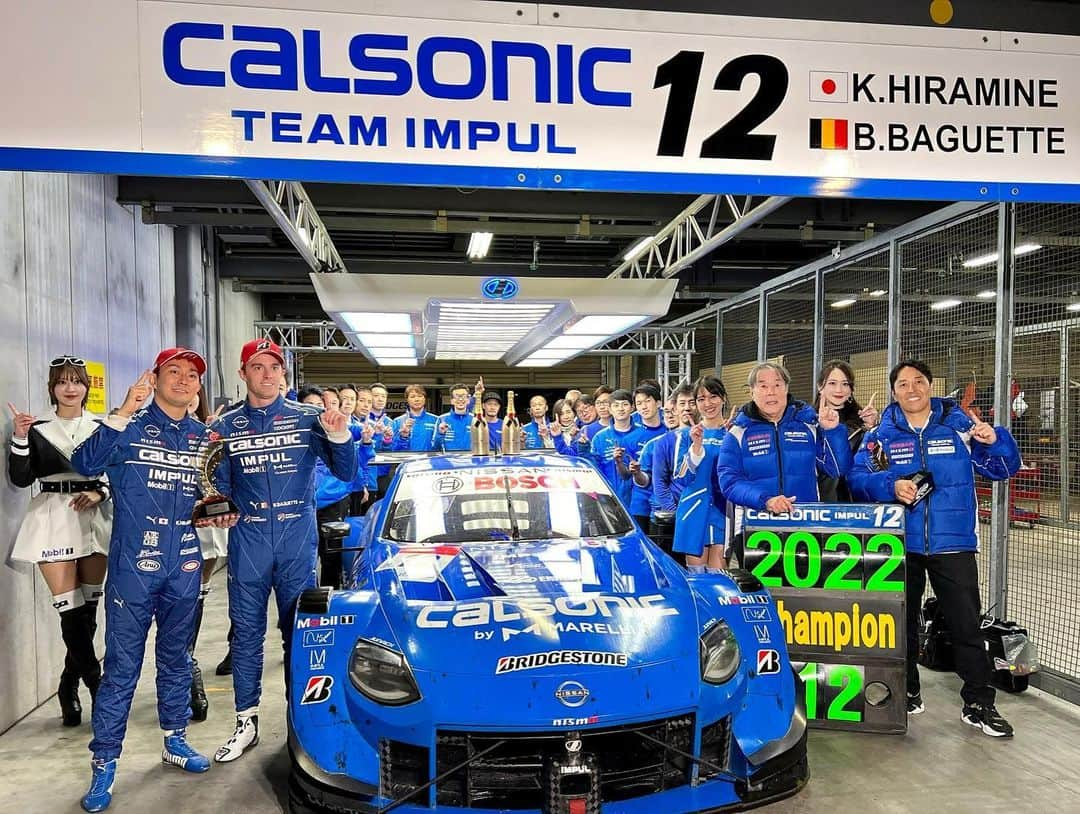 福江菜々華さんのインスタグラム写真 - (福江菜々華Instagram)「#SUPERGT  CALSONIC TEAM IMPUL 🏆2022シリーズチャンピオン🏆 獲得しました！✨ なんと27年ぶりのチャンピオン！！👏👏👏  終始大荒れのレースの中ガンガン攻める12号車。 ヒヤヒヤしたけどIMPULらしくてかっこよかった！！😭👏 最初から最後までほんっとにハラハラドキドキでした。  長年レースクイーンをやっていてもシリーズチャンピオンを経験できるってのはなかなか無い貴重なことで、このチームの一員として活動できたことは本当に幸せです！  やっぱり レースって面白いですね、、！  そして強くてアットホームで 楽しいこのチームが大好きです😭🫶🏻💕  ファンの皆さんも寒い中 応援ありがとうございました✨  今シーズンのレースは終了しましたが 12/4のニスモフェスにも参加するので 皆さんまたそこで会いましょう〜👋❤ 　 　 #SGT#GT #IMPUL  #インパル #CALSONIC #カルソニック #ITOCHUENEX #伊藤忠エネクス  #carenex #カーエネクス #IMPULでんき」11月7日 0時52分 - nanaka_fukue