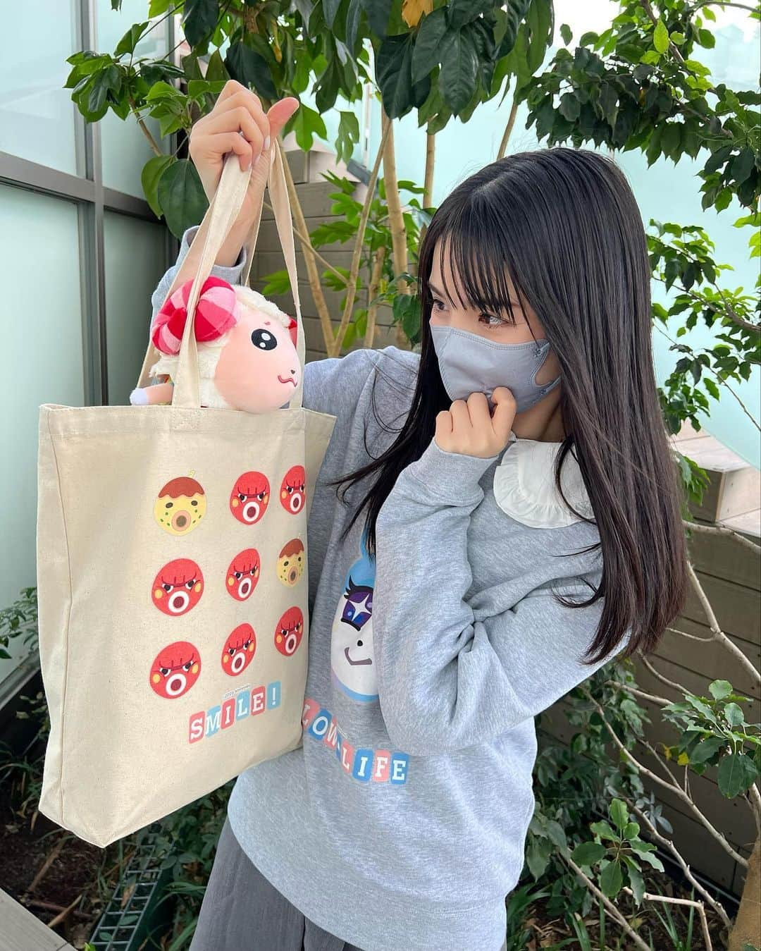 道重さゆみさんのインスタグラム写真 - (道重さゆみInstagram)「ちゃちゃまる🥺  可愛すぎる💗💗💗  #ちゃちゃまる #あつまれどうぶつの森  #あつ森 #あつ森コーデ #みすず #タコヤ #おくたろう  ちゃちゃまるをGETしに発売日にNintendo TOKYOへ午前中に行ったんやけど、 まさかの入場制限中だったので 整理番号もらって自分の時間が来るまで待機、、  ずーっと、Nintendo TOKYOの外から、 ちゃちゃまるの棚を見て、 なくならないか、ぬいぐるみエリアに人が足を止めるたびに一喜一憂してた😂笑  ちゃちゃまるがそこにいて近いのに遠くてもどかしかったな🥺(最後の写真)  無事に手元にきてくれたちゃちゃまる、大好きっ❣️」11月7日 10時12分 - sayumimichishige0713