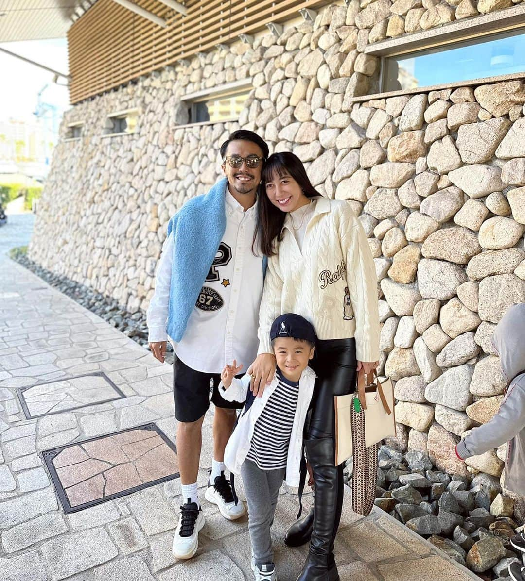 小川ひとみさんのインスタグラム写真 - (小川ひとみInstagram)「Family photo❤️ さてまた月曜日がやってきました🥰 今週も元気に楽しく過ごしたいと思います💓 #3歳9ヶ月 #myson #mamalife」11月7日 11時04分 - hitomy220