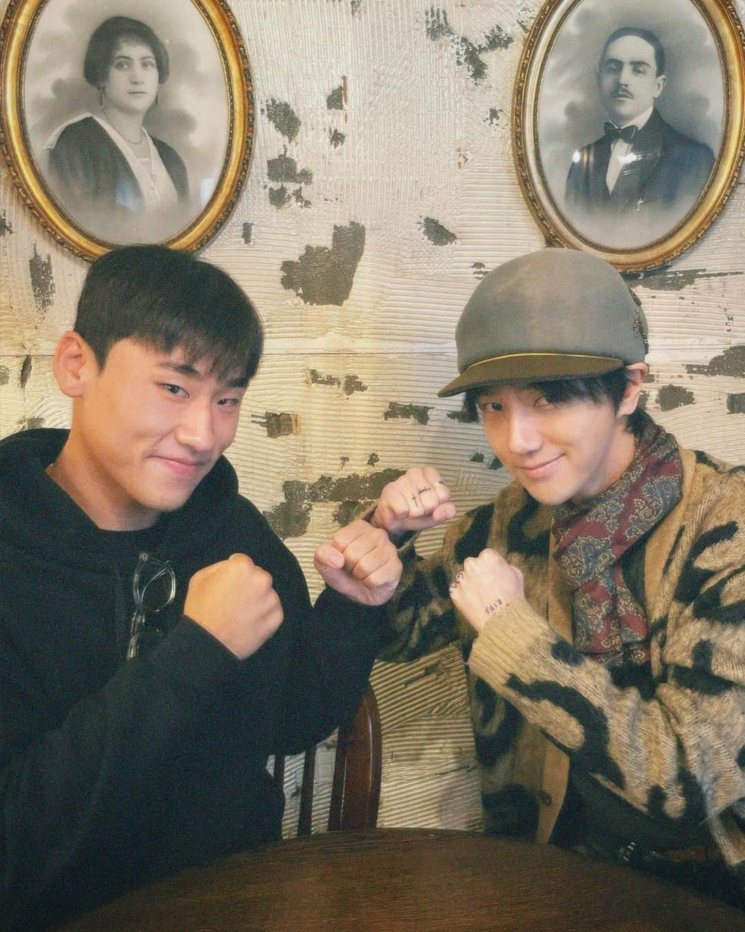 イェソンさんのインスタグラム写真 - (イェソンInstagram)「My cute little brother #영타이거 ~ Teach me your tiger hook ~~ Fighting ^^ #블랙컴뱃 먹고 #UFC 가즈아 !!」11月7日 12時44分 - yesung1106