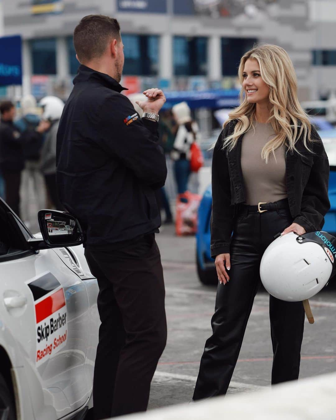 Lindsay Brewerさんのインスタグラム写真 - (Lindsay BrewerInstagram)「SEMA recap✨🎥   it was great meeting you all at the @auto_shocker booth! And to host the SEMA special with @brenton_tv airing on @motortrendtv! What a week😍」11月7日 14時07分 - lindsaymariebrewer