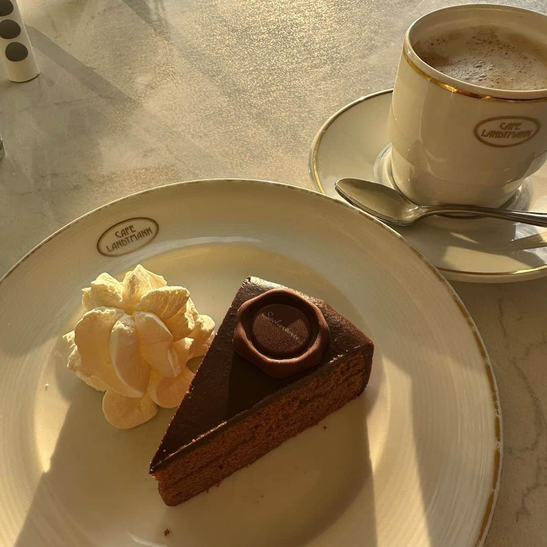 中町綾さんのインスタグラム写真 - (中町綾Instagram)「カフェ日和☕️🍰」11月7日 18時29分 - ayanakamachi