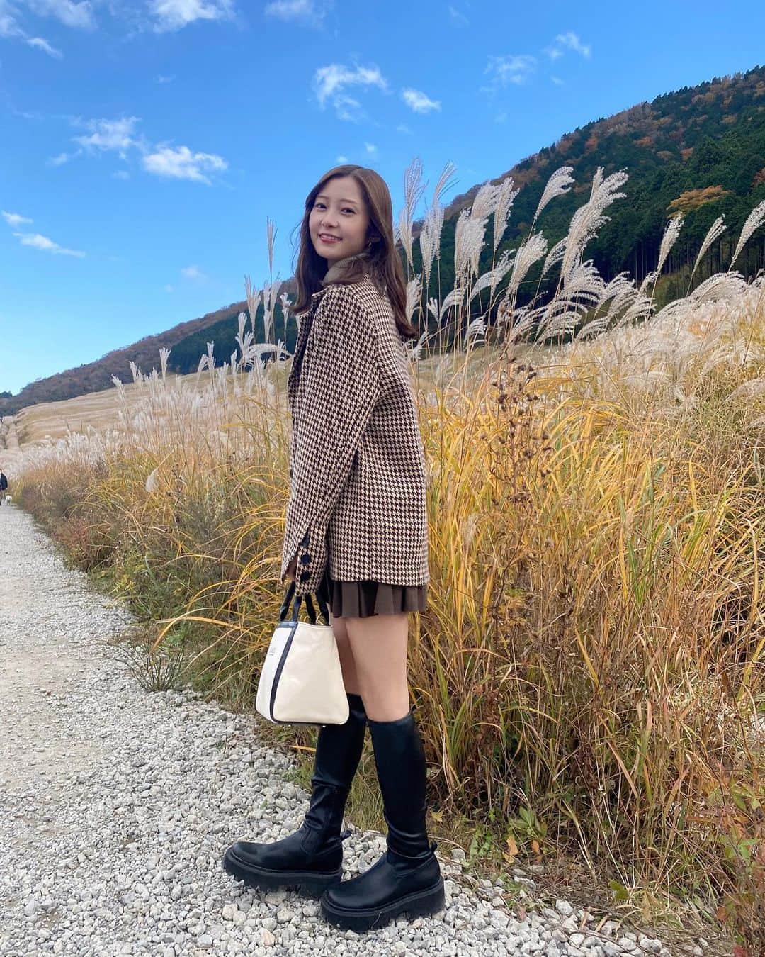 松川星さんのインスタグラム写真 - (松川星Instagram)「⁡ この前箱根までドライブへ🌾 ブーツはいとちゃんに お誕生日プレゼントで頂いたの👢‪❤︎ ‬」11月7日 19時17分 - akarin__rin