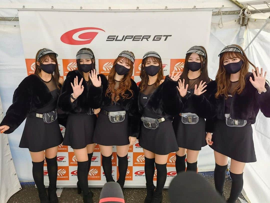 御子柴かなさんのインスタグラム写真 - (御子柴かなInstagram)「#SUPERGT Rd.8 モビリティリゾートもてぎ　  最終戦、お疲れ様でした！ 8号車、8位 55号車、1位🥇おめでとうございます🎉  今シーズン最後のレース、とても感動しました！ 最後は笑って終えるということが実現！  あっという間の1年間！初めてのレースクイーンでわからないことも多かったですが、沢山のことを学べて、2022ARTAGALSとして活動できてとても幸せでした☺️  チームの皆さん、ARTAを応援してくれた皆さん、本当にありがとうございました💓  #ARTA #AUTOBACS」11月7日 19時24分 - kanakana2510