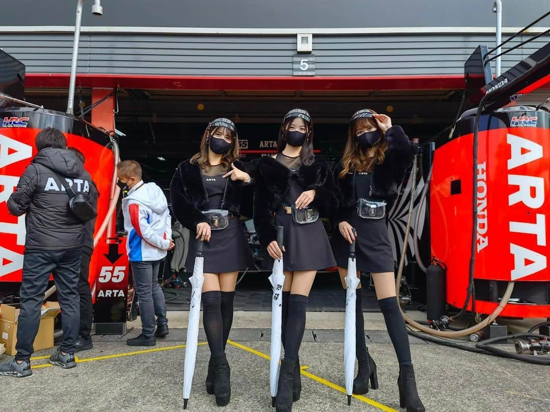 御子柴かなさんのインスタグラム写真 - (御子柴かなInstagram)「#SUPERGT Rd.8 モビリティリゾートもてぎ　  最終戦、お疲れ様でした！ 8号車、8位 55号車、1位🥇おめでとうございます🎉  今シーズン最後のレース、とても感動しました！ 最後は笑って終えるということが実現！  あっという間の1年間！初めてのレースクイーンでわからないことも多かったですが、沢山のことを学べて、2022ARTAGALSとして活動できてとても幸せでした☺️  チームの皆さん、ARTAを応援してくれた皆さん、本当にありがとうございました💓  #ARTA #AUTOBACS」11月7日 19時24分 - kanakana2510