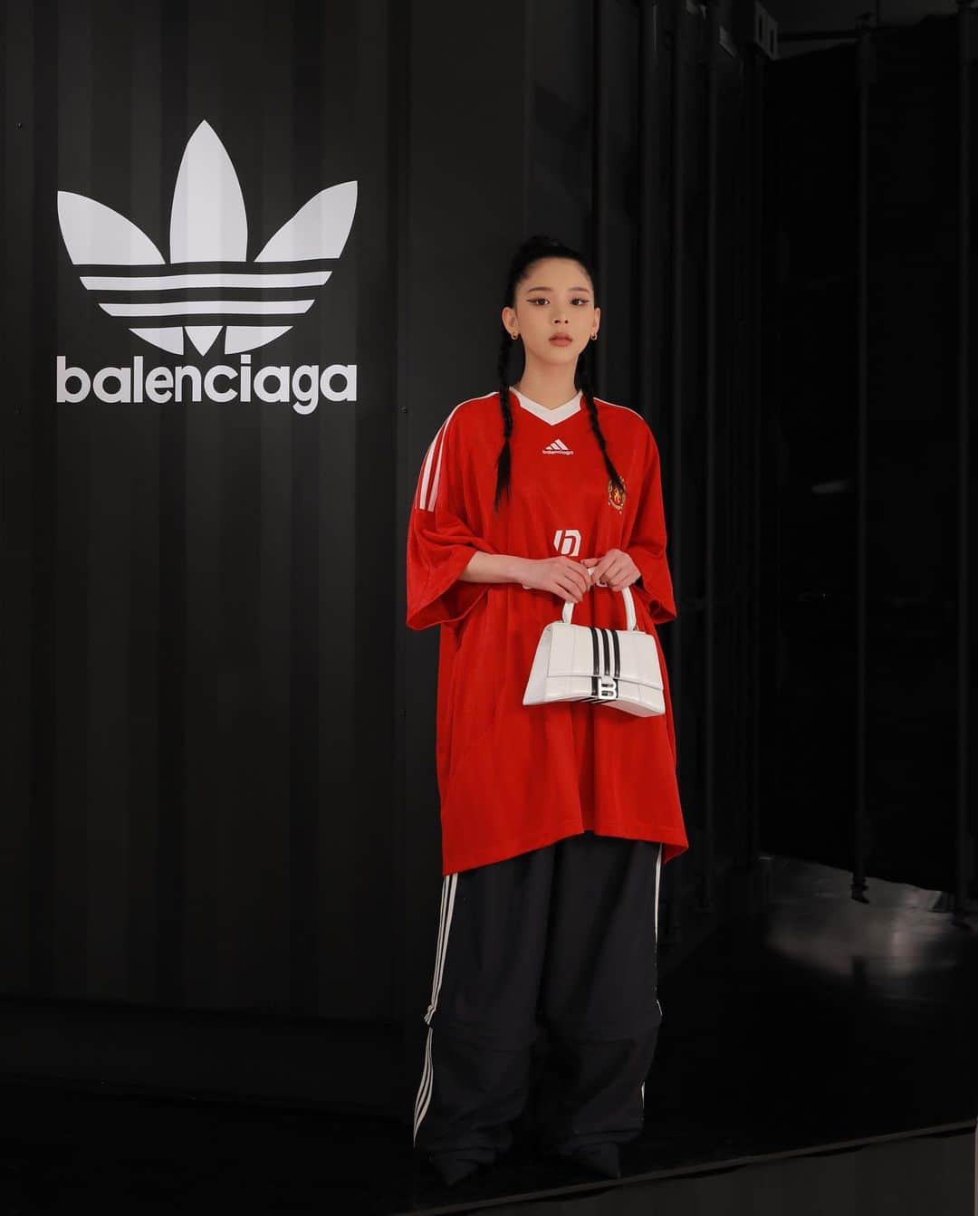 ミチさんのインスタグラム写真 - (ミチInstagram)「Balenciaga / adidas 可愛すぎた🍒 11月3日からローンチ、コレクションのポップアップを伊勢丹新宿店（11/3-11/8）と阪急うめだ本店（11/3-11/16）で開催中です❤️ #balenciaga」11月7日 23時01分 - mi0306chi