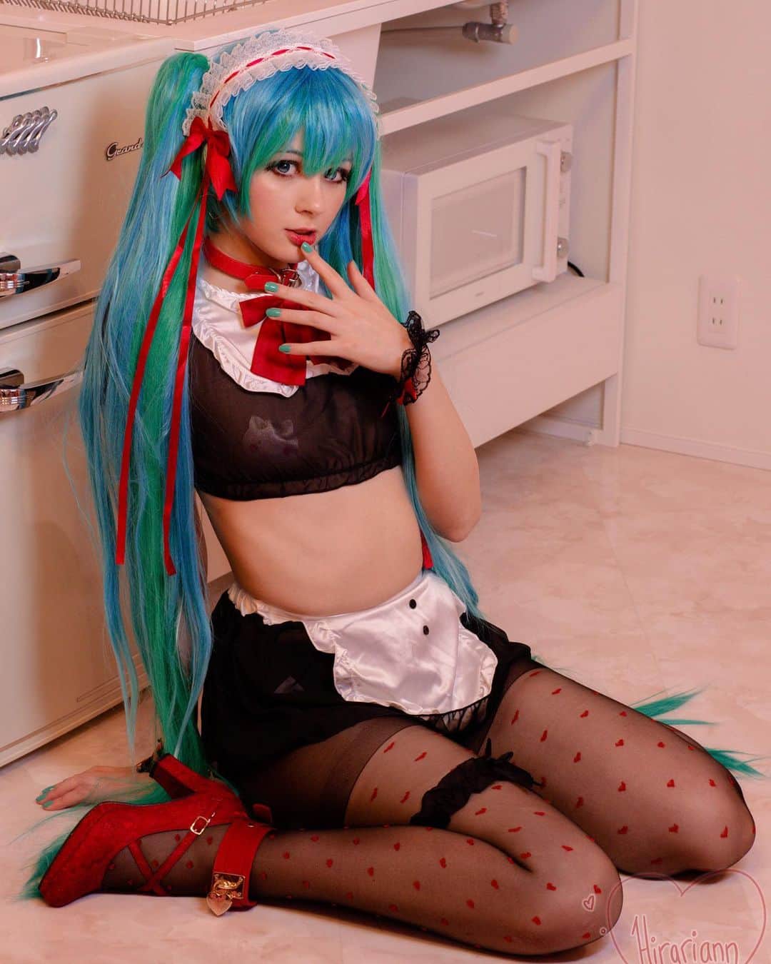 Hirari Ann（ヒラリー アン）さんのインスタグラム写真 - (Hirari Ann（ヒラリー アン）Instagram)「I’ll heat up your pizza pocket. 💕🥰 sounds good?   #hatsunemiku #anime #cosplay」11月8日 3時17分 - hirariann