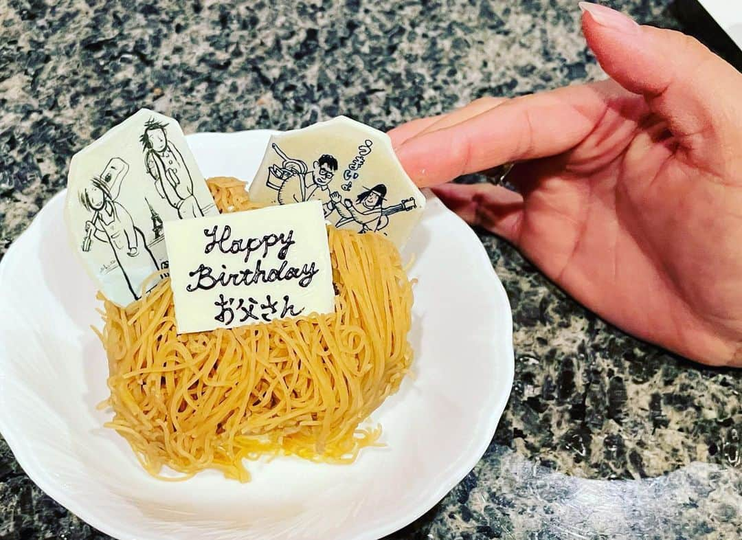 辻仁成さんのインスタグラム写真 - (辻仁成Instagram)「十斗のお兄ちゃんとお嫁さんが、ぼくの誕生日を祝ってくれました。  息子夫婦はとても可愛い夫婦なんです。こんな幸せを、ありがとう。いつまでも消したくなかったケーキの蝋燭の火、、、  詳しくは、JINSEI STORIES 滞日日記「息子さんとお嫁さんが、ぼくの誕生日を祝ってくれました。心で泣いた」を読んでみてね、、」11月8日 11時23分 - tsujihitonari