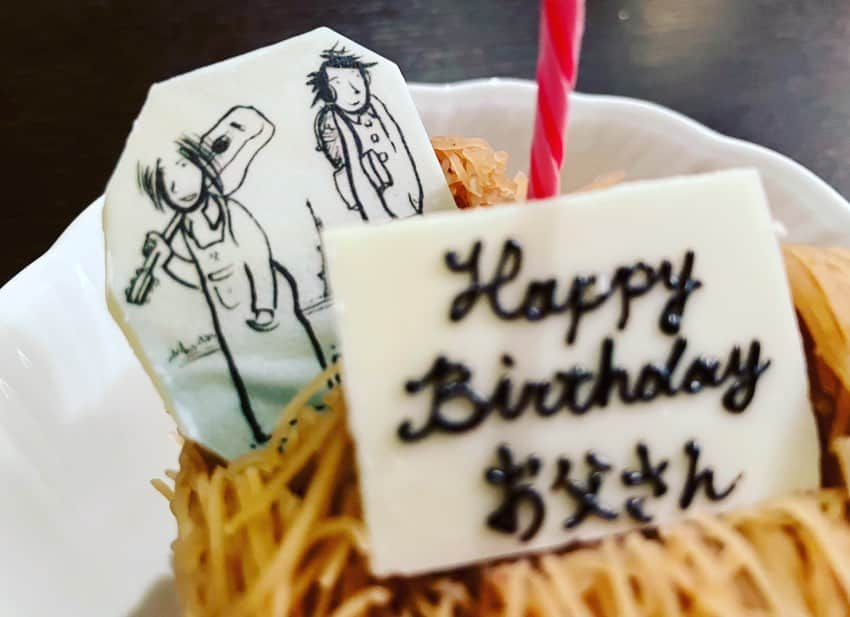 辻仁成さんのインスタグラム写真 - (辻仁成Instagram)「十斗のお兄ちゃんとお嫁さんが、ぼくの誕生日を祝ってくれました。  息子夫婦はとても可愛い夫婦なんです。こんな幸せを、ありがとう。いつまでも消したくなかったケーキの蝋燭の火、、、  詳しくは、JINSEI STORIES 滞日日記「息子さんとお嫁さんが、ぼくの誕生日を祝ってくれました。心で泣いた」を読んでみてね、、」11月8日 11時23分 - tsujihitonari