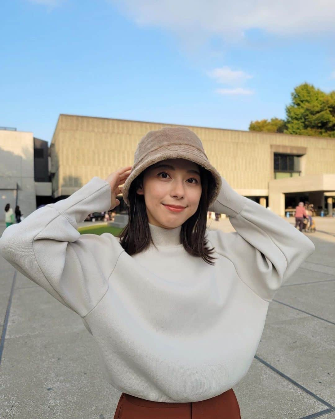 上村彩子さんのインスタグラム写真 - (上村彩子Instagram)「. .  この前の休日は、 『ピカソとその時代  ベルリン国立ベルクグリューン美術館展』 で芸術鑑賞。  ポスターにもなっている 《緑色のマニキュアをつけたドラ・マール》 などピカソの作品35点が日本初公開で、 その他クレー、マティスなど 豪華なラインナップで見応えたっぷり。  ちょっとでも理解しようと 脳みそフル回転で疲れたので、 帰りは美味しいものを食べて帰りました😆  1/22までなので上野に行った際はぜひ！  —————————————————  #ピカソとその時代 #ベルクグリューン美術館 #上野#国立西洋美術館#ピカソ #芸術の秋　#食欲の秋  ※一部を除き絵画の撮影OKでした」11月8日 13時31分 - saekokamimura