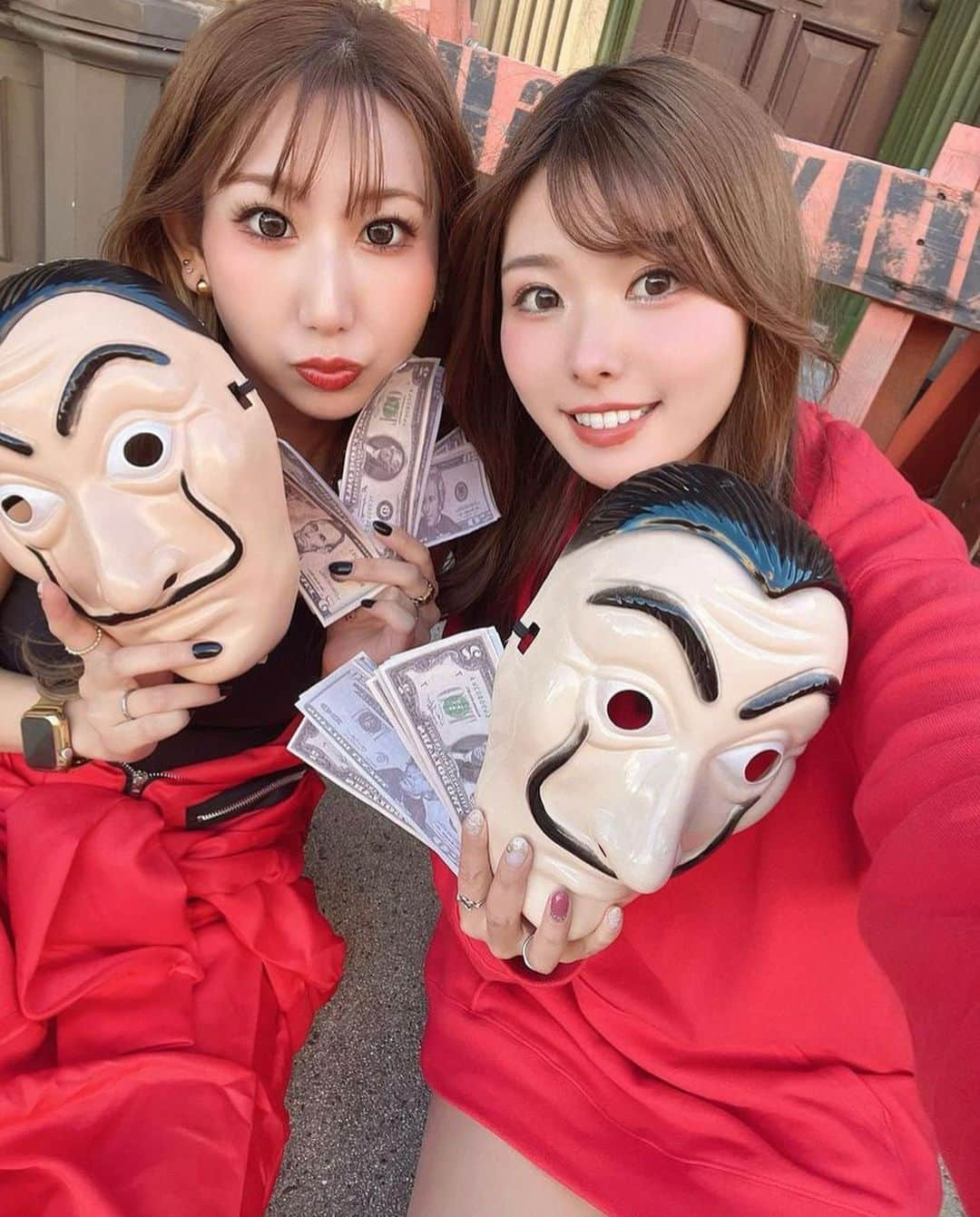 美女美容事情さんのインスタグラム写真 - (美女美容事情Instagram)「《ペーパーハウス🤡💰》 *⁠ 今回ご紹介させて頂きますのは!!👀❤︎⁠⠀ y0uc0riinさん< @xxy0uc0riinxx >の素敵なお写真📸⁠⠀⁠⠀⁠⠀⁠ *⁠⠀⁠⠀⁠⠀⁠⠀ 流行りのペーパーハウスのコスプレが可愛くて似合っています💕見たことない人は是非✨💁🏻‍♀️ *⠀⁠⠀⁠⠀⁠⠀⁠⠀ y0uc0riinさん< @xxy0uc0riinxx > ⁠⠀⁠⠀⁠⠀⁠⠀ 素敵な投稿ありがとうございました☺️📸✨ *⠀⁠⠀⁠⠀⁠⠀⁠⠀ y0uc0riinさんのアカウントには他にも素晴らしい投稿が沢山ありますので是非覗いてみてくださいね💁‍♀️💙⁠⠀⁠⠀⁠⠀⁠⠀ *⠀⁠⠀⁠⠀⁠⠀⁠⠀ △▼△▼△▼△▼△▼△▼△▼△▼△▼ ⁠⠀⁠⠀⁠⠀ ❤🧡💛「美女美容事情」💚💙💜⠀⠀⠀⠀⠀⠀⠀⠀⠀⠀⠀⠀⠀⠀⁠⠀⁠⠀⁠⠀⁠⠀⁠⠀ 👇掲載ご希望の方は👇⠀⠀⠀⠀⠀⠀⠀⠀⠀⠀⠀⠀⠀⠀⠀⁠⠀⁠⠀⁠⠀⁠⠀⁠⠀ @b_b_j.jタグ付けと🖤 #ビジョビ ⁠⠀ 🖤タグ付けお願いします✨⠀⠀⠀⠀⠀⠀⠀⠀⠀⠀⠀⠀⠀⠀⠀⁠⠀⁠⠀⁠⠀⁠⠀⁠⠀ △▼△▼△▼△▼△▼△▼△▼△▼△▼ ⁠⠀⁠ #ユニバ#USJ#USJファン#ハロウィン#ハロウィンコスプレ#ペーパーハウス#ペーパーハウスコスプレ#instagood#halloween#大阪#大阪観光」11月8日 18時11分 - b_b_j.j