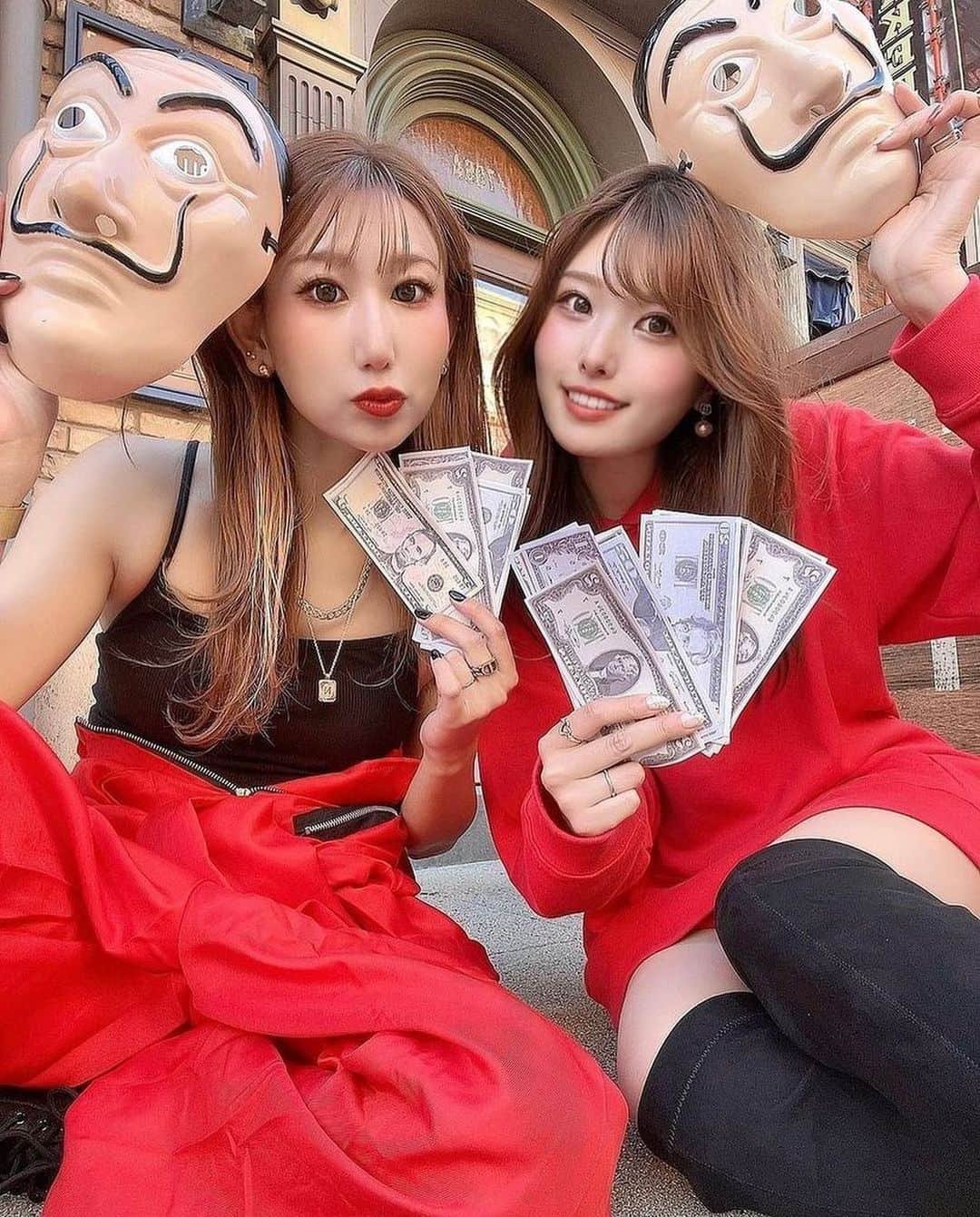 美女美容事情さんのインスタグラム写真 - (美女美容事情Instagram)「《ペーパーハウス🤡💰》 *⁠ 今回ご紹介させて頂きますのは!!👀❤︎⁠⠀ y0uc0riinさん< @xxy0uc0riinxx >の素敵なお写真📸⁠⠀⁠⠀⁠⠀⁠ *⁠⠀⁠⠀⁠⠀⁠⠀ 流行りのペーパーハウスのコスプレが可愛くて似合っています💕見たことない人は是非✨💁🏻‍♀️ *⠀⁠⠀⁠⠀⁠⠀⁠⠀ y0uc0riinさん< @xxy0uc0riinxx > ⁠⠀⁠⠀⁠⠀⁠⠀ 素敵な投稿ありがとうございました☺️📸✨ *⠀⁠⠀⁠⠀⁠⠀⁠⠀ y0uc0riinさんのアカウントには他にも素晴らしい投稿が沢山ありますので是非覗いてみてくださいね💁‍♀️💙⁠⠀⁠⠀⁠⠀⁠⠀ *⠀⁠⠀⁠⠀⁠⠀⁠⠀ △▼△▼△▼△▼△▼△▼△▼△▼△▼ ⁠⠀⁠⠀⁠⠀ ❤🧡💛「美女美容事情」💚💙💜⠀⠀⠀⠀⠀⠀⠀⠀⠀⠀⠀⠀⠀⠀⁠⠀⁠⠀⁠⠀⁠⠀⁠⠀ 👇掲載ご希望の方は👇⠀⠀⠀⠀⠀⠀⠀⠀⠀⠀⠀⠀⠀⠀⠀⁠⠀⁠⠀⁠⠀⁠⠀⁠⠀ @b_b_j.jタグ付けと🖤 #ビジョビ ⁠⠀ 🖤タグ付けお願いします✨⠀⠀⠀⠀⠀⠀⠀⠀⠀⠀⠀⠀⠀⠀⠀⁠⠀⁠⠀⁠⠀⁠⠀⁠⠀ △▼△▼△▼△▼△▼△▼△▼△▼△▼ ⁠⠀⁠ #ユニバ#USJ#USJファン#ハロウィン#ハロウィンコスプレ#ペーパーハウス#ペーパーハウスコスプレ#instagood#halloween#大阪#大阪観光」11月8日 18時11分 - b_b_j.j